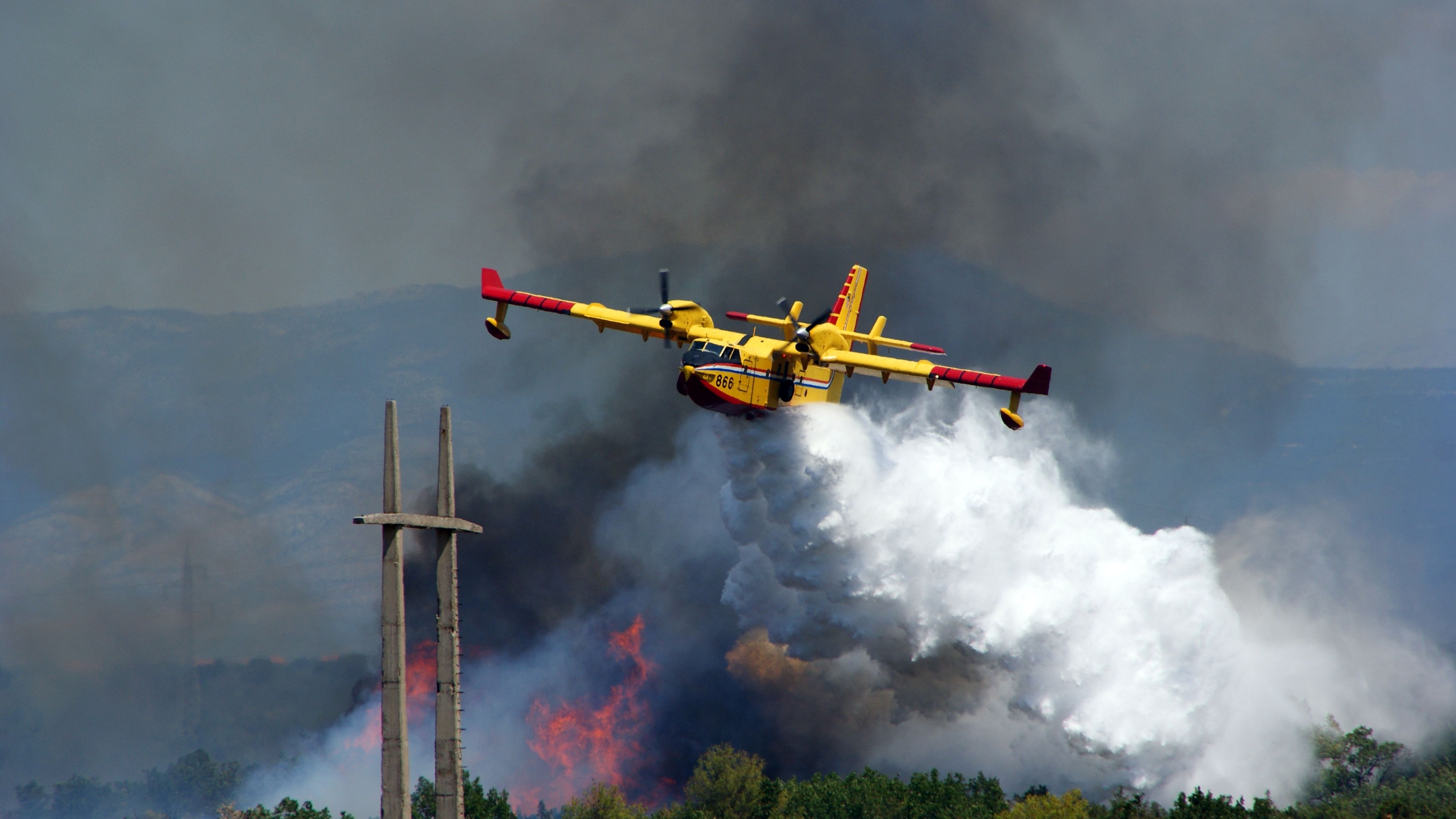 A CL-415 Being used to fight a fire.