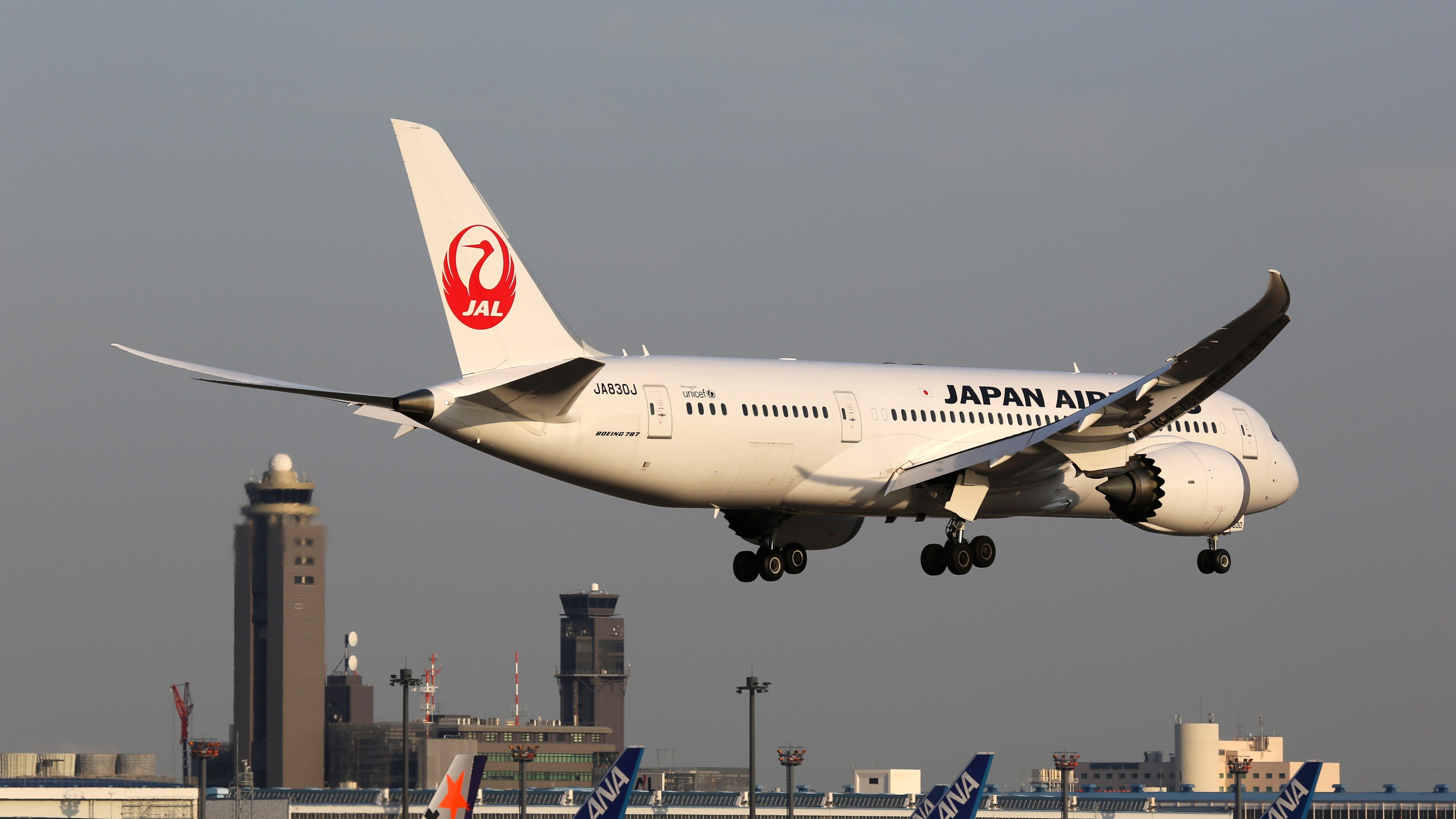 Eight-Abreast: A Look At Japan Airlines' Trend-Defying Boeing 787