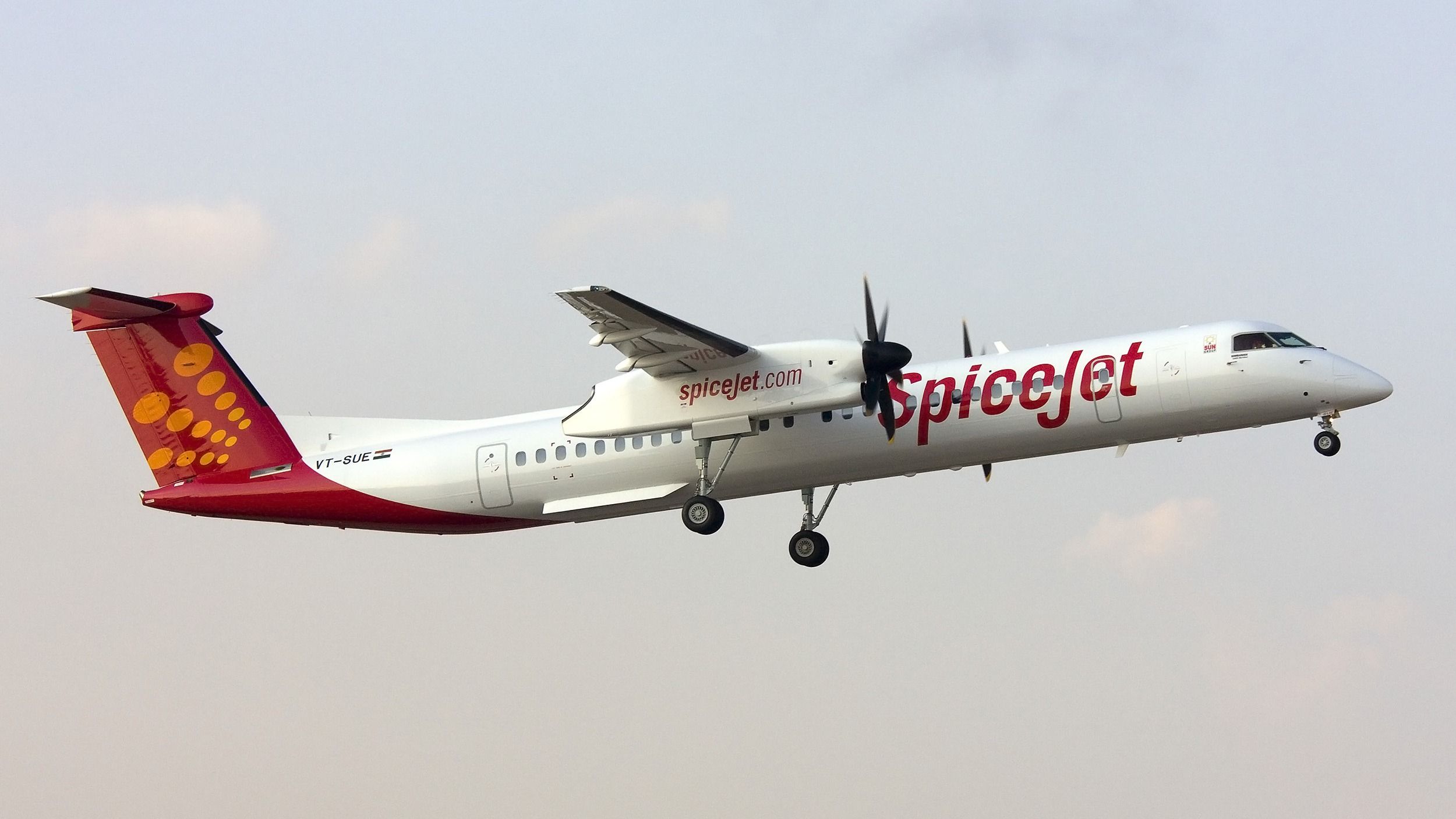 A SpiceJet DHC 8-Q400 flying in the sky.