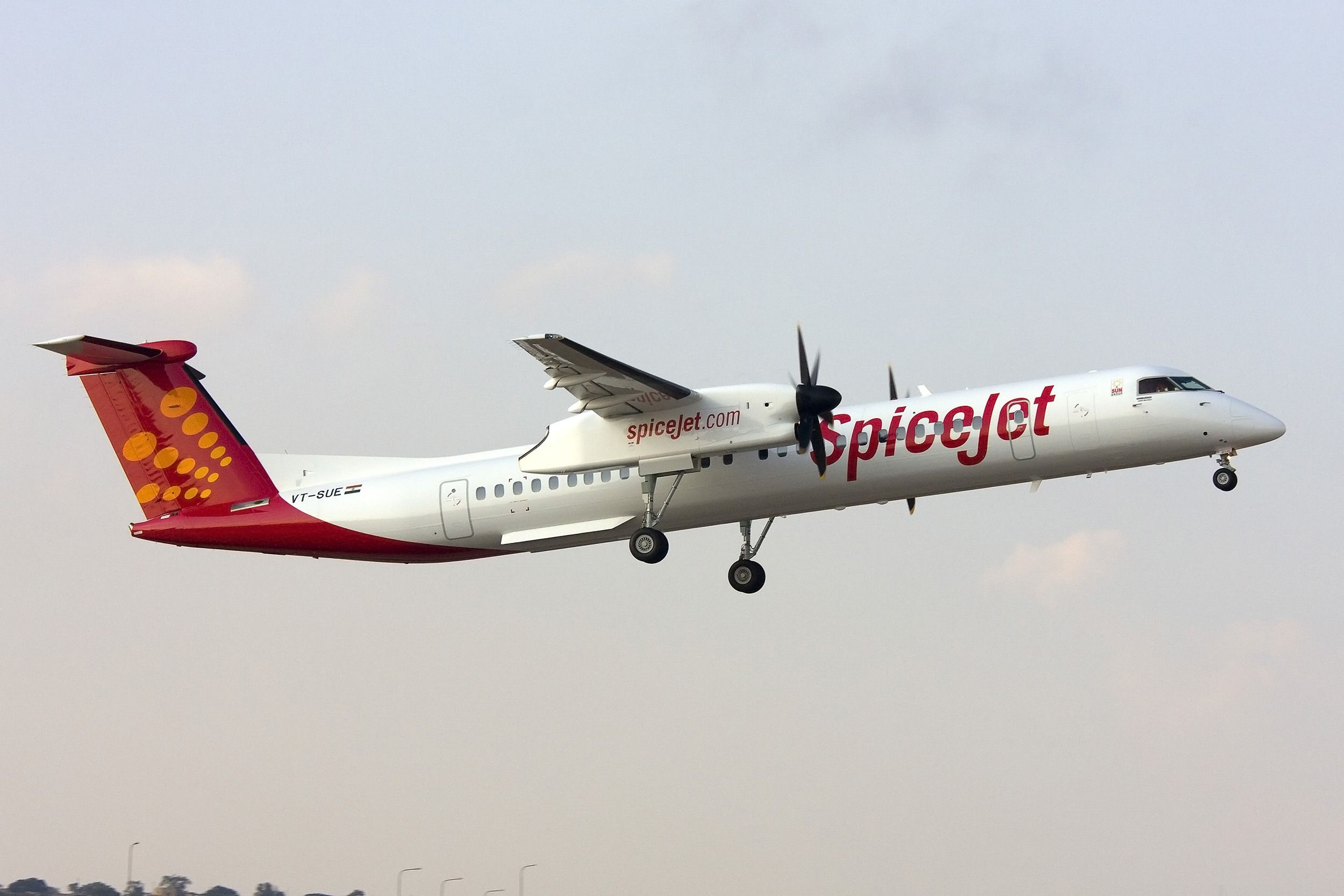 A SpiceJet DHC 8-Q400 flying in the sky.