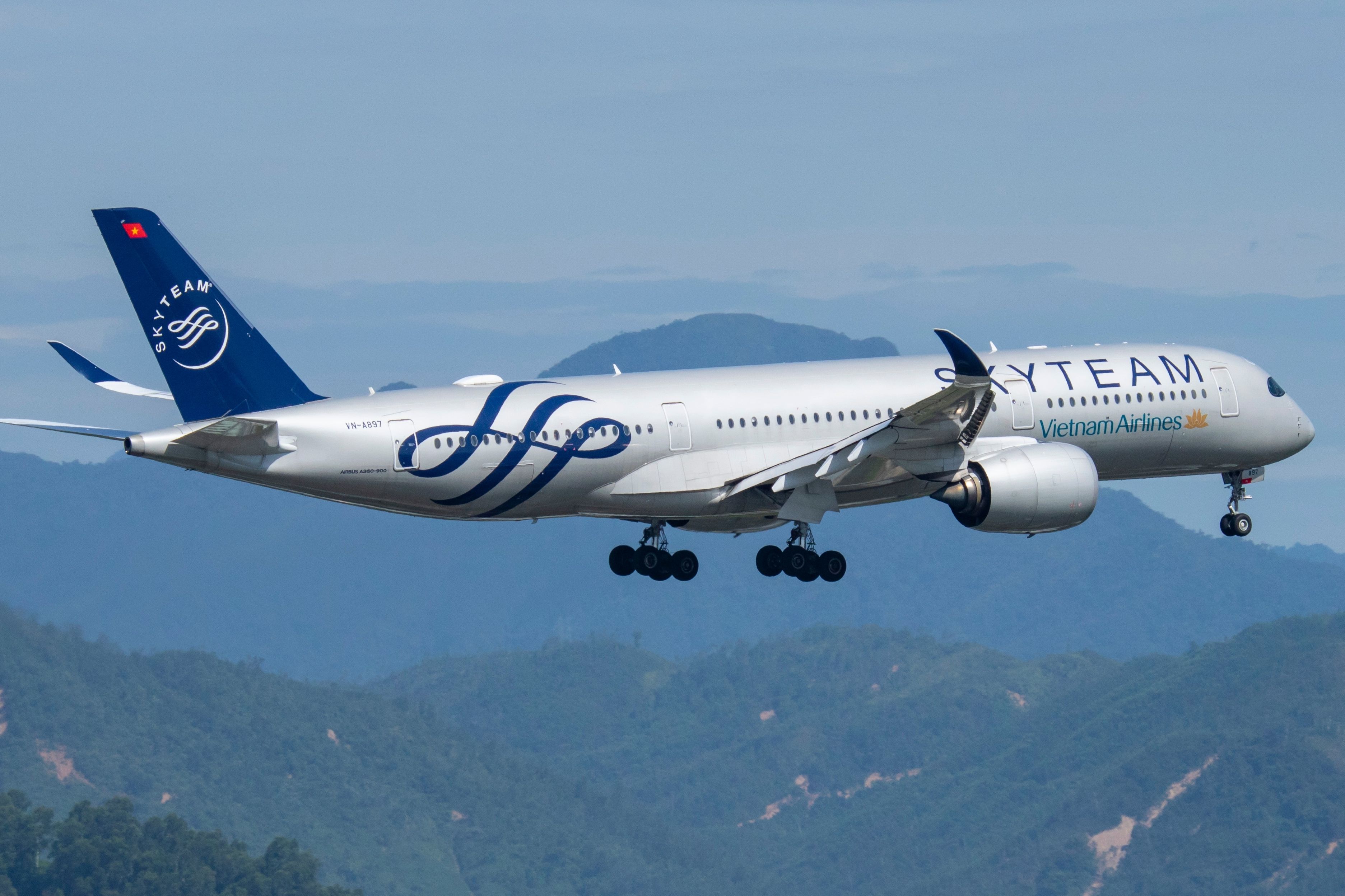 A Vietnam Airlines Airbus A350 in SkyTeam Livery flying in the sky.