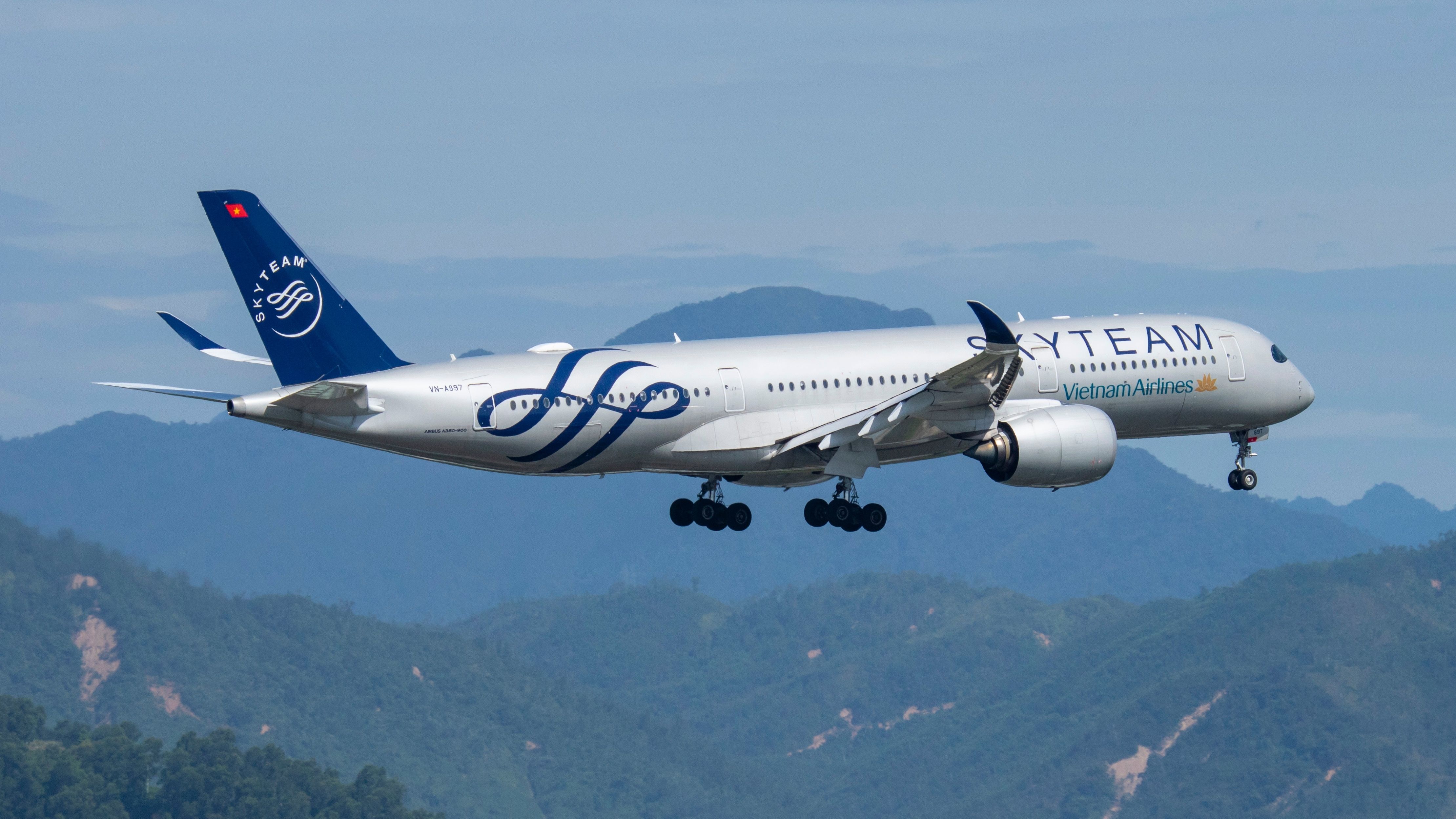 A Vietnam Airlines Airbus A350 in SkyTeam Livery flying in the sky.