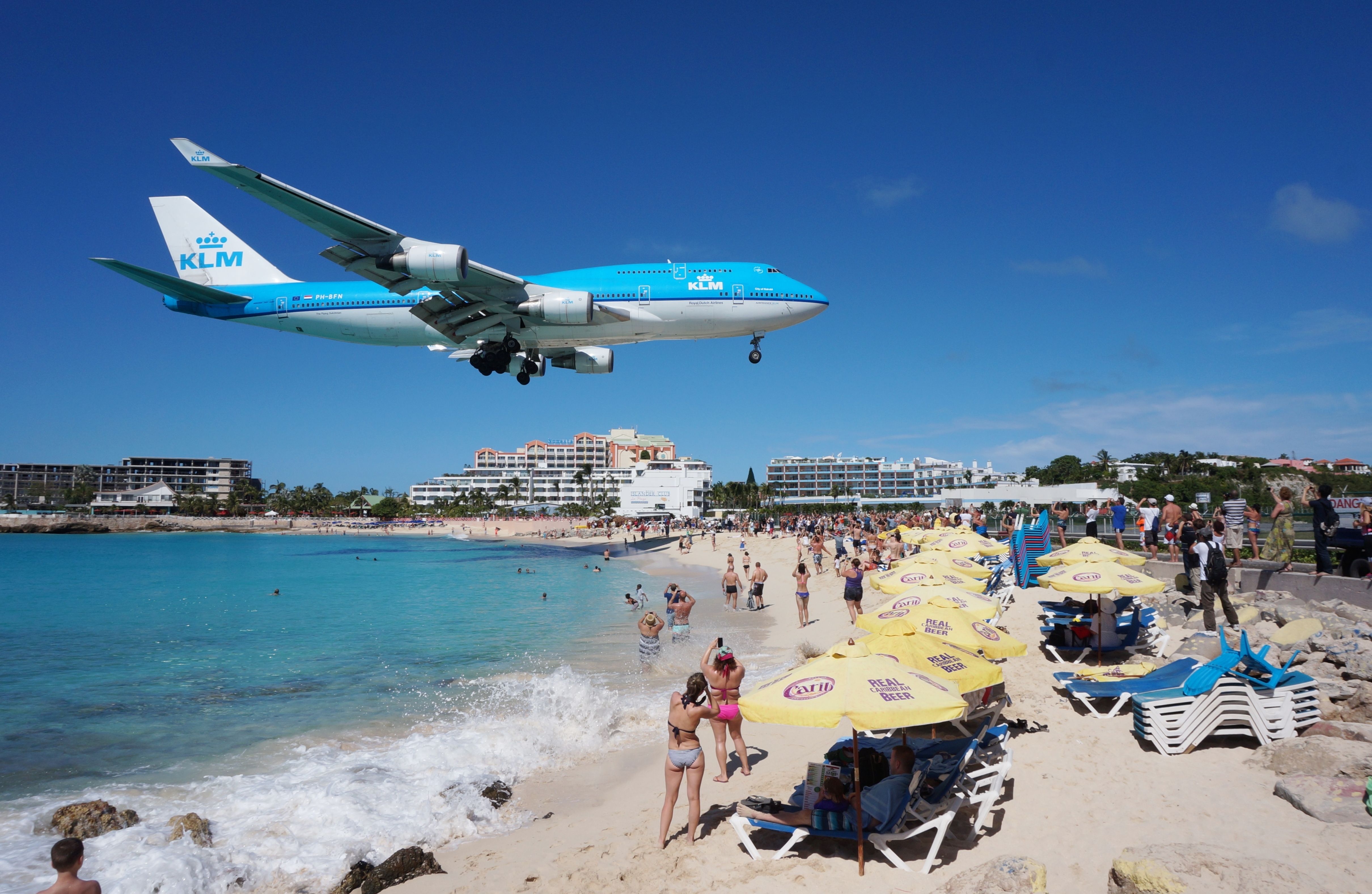 A KLM Boeing 747 Landing In St Maarten.