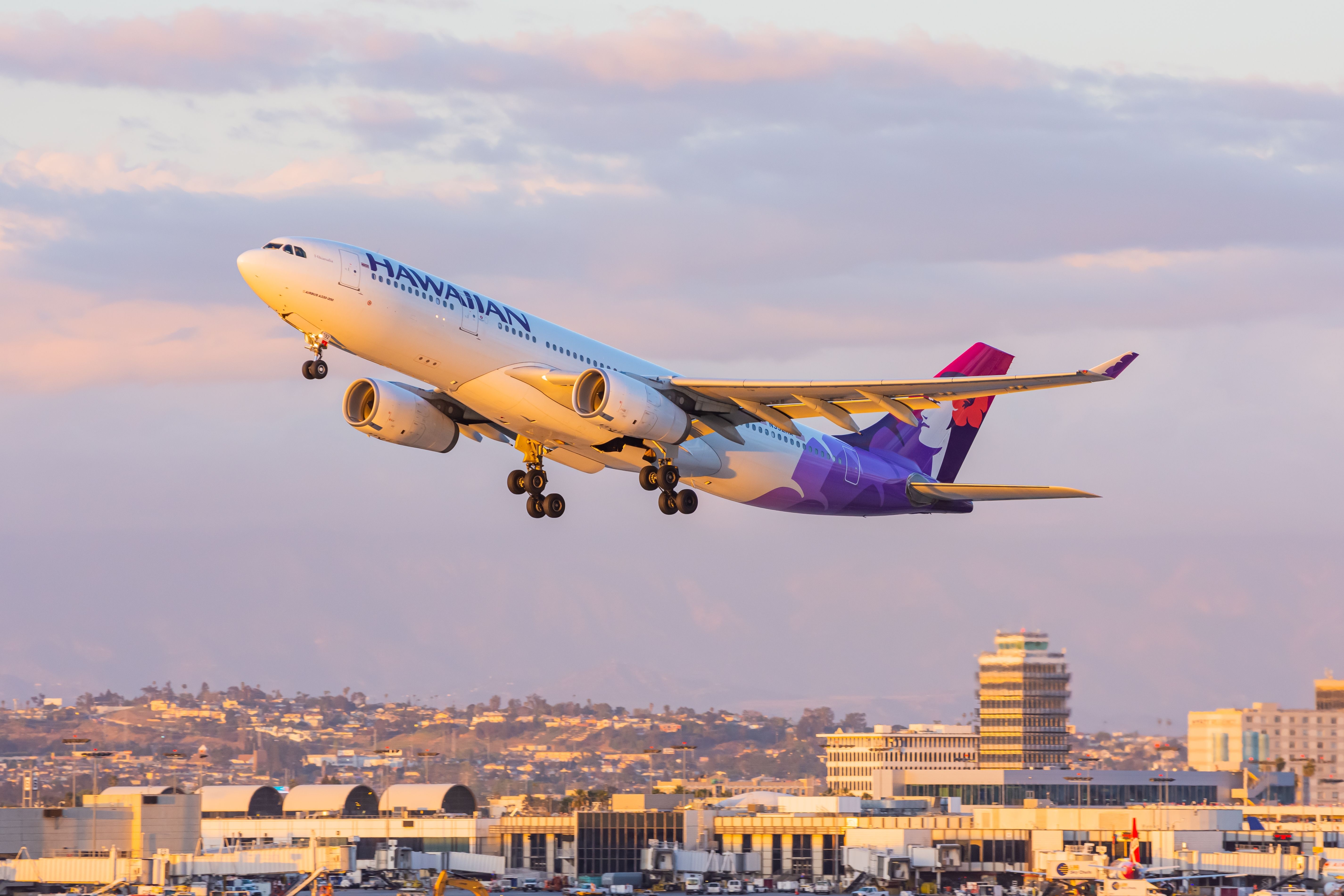 A Hawaiian Airlines Airbus A330 taking off