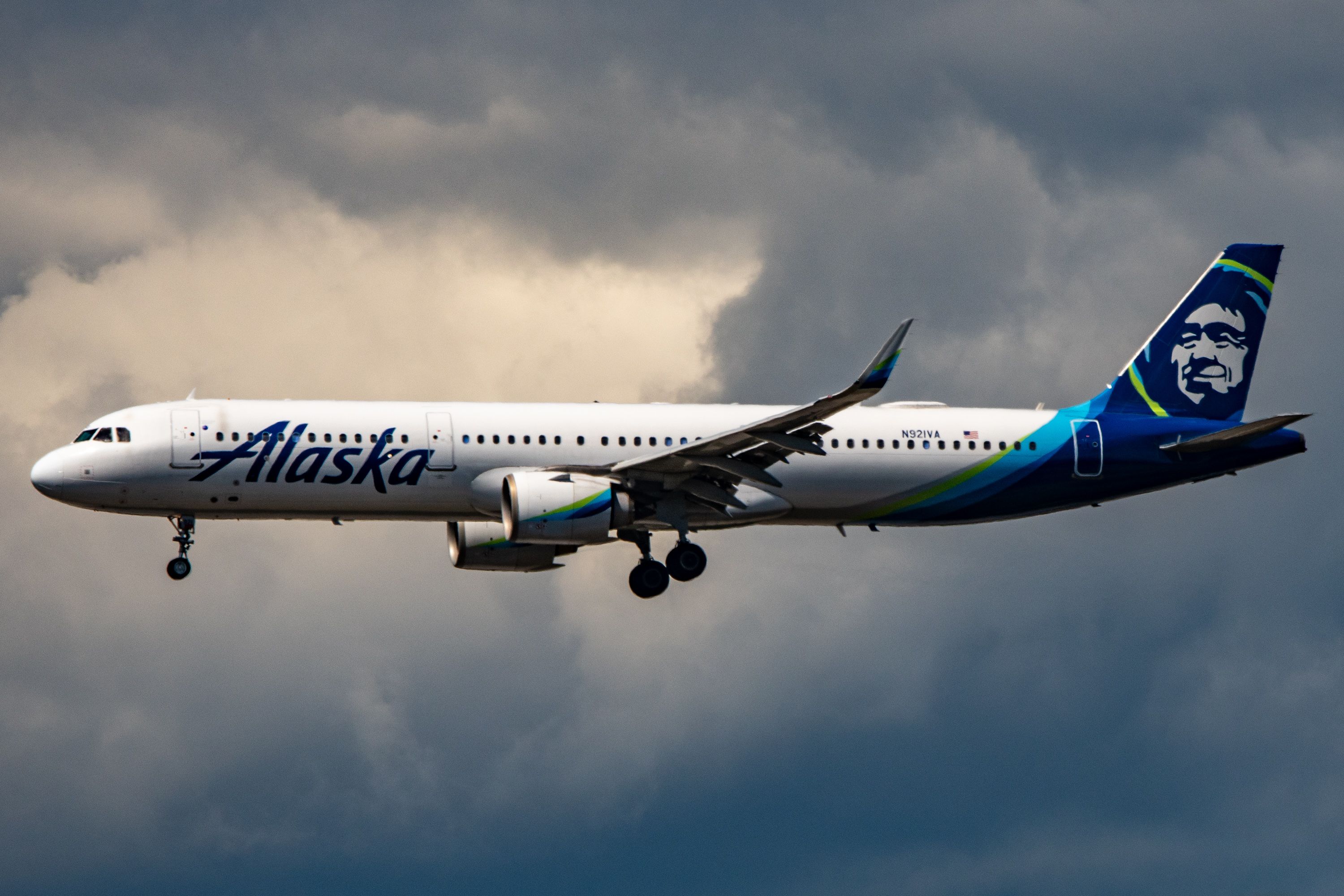 Alaska Airlines A321neo Landing Against SEA Clouds - N921VA