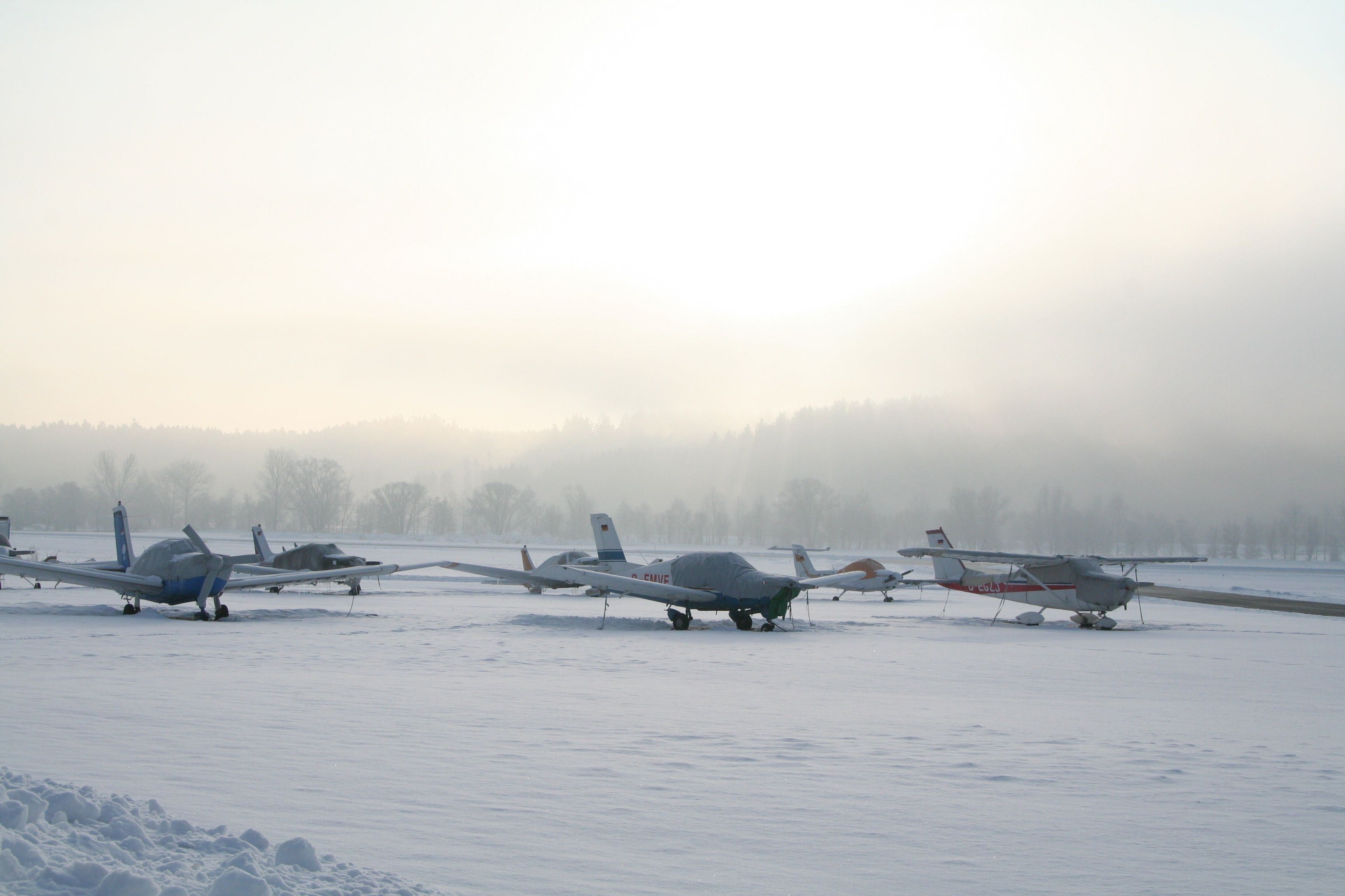 snow-winter-airport-airplane-aircraft-vehicle-1027148-pxhere.com