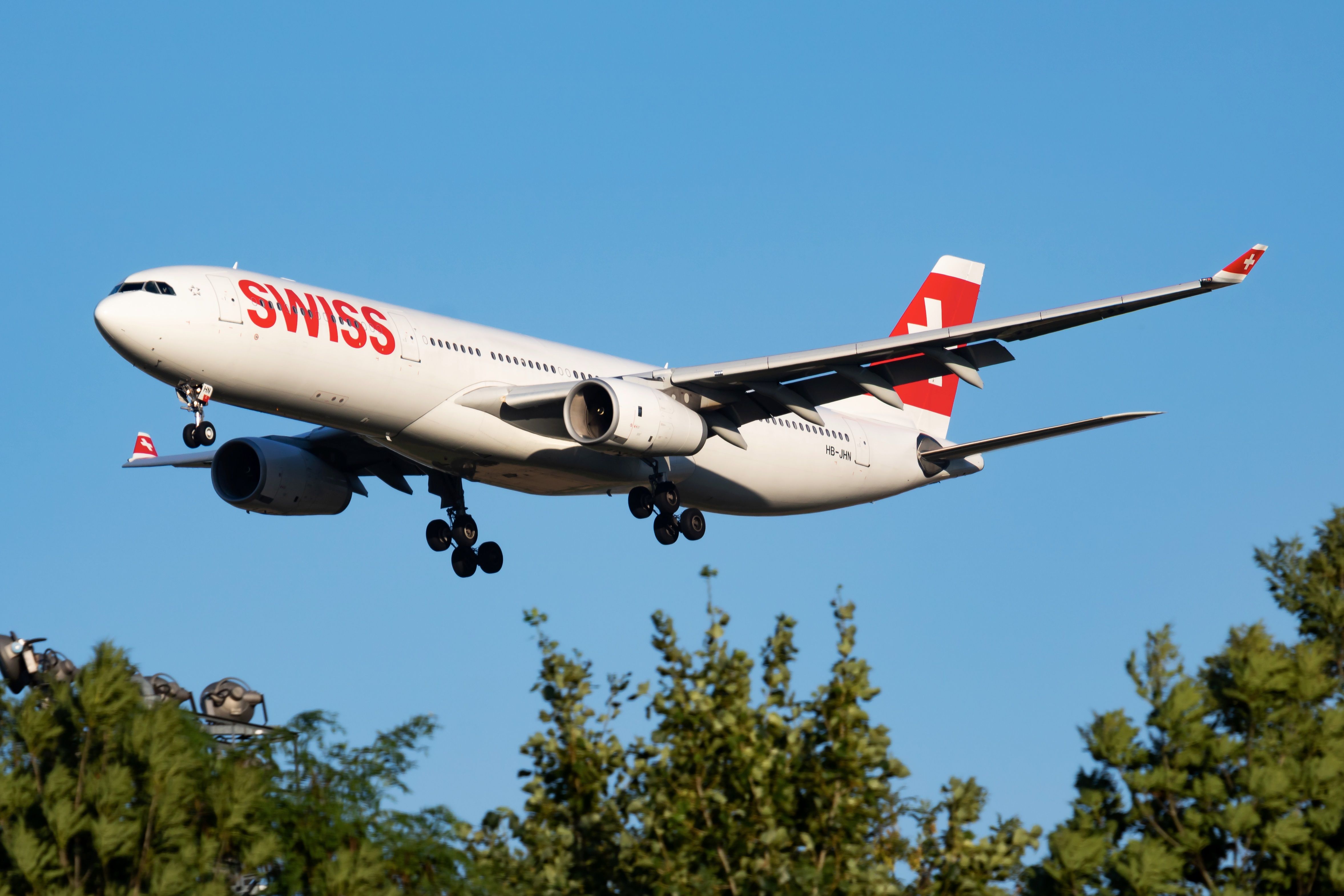 SWISS A330-300 landing