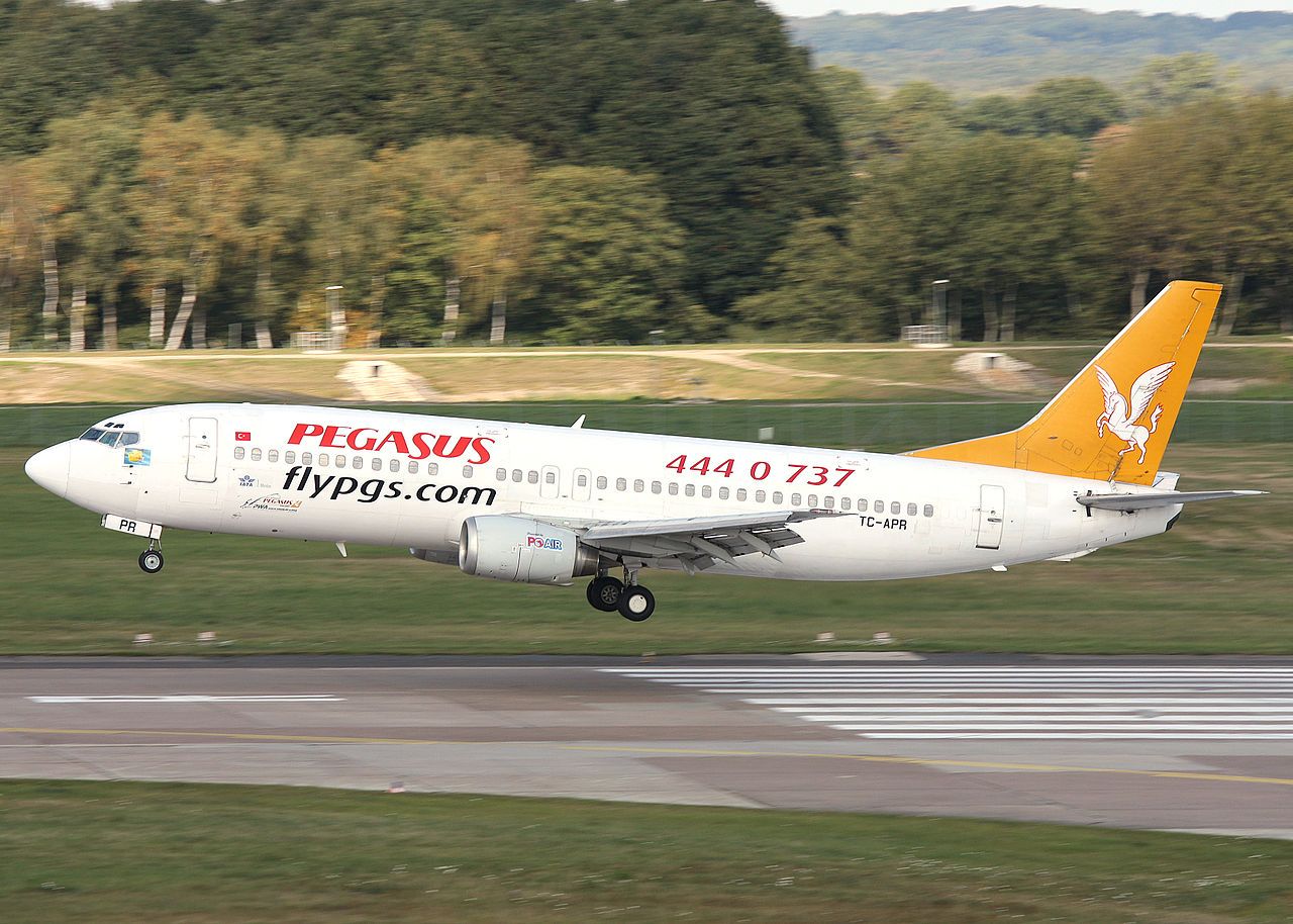 Pegasus Airlines Boeing 737-400 Landing In Hanover