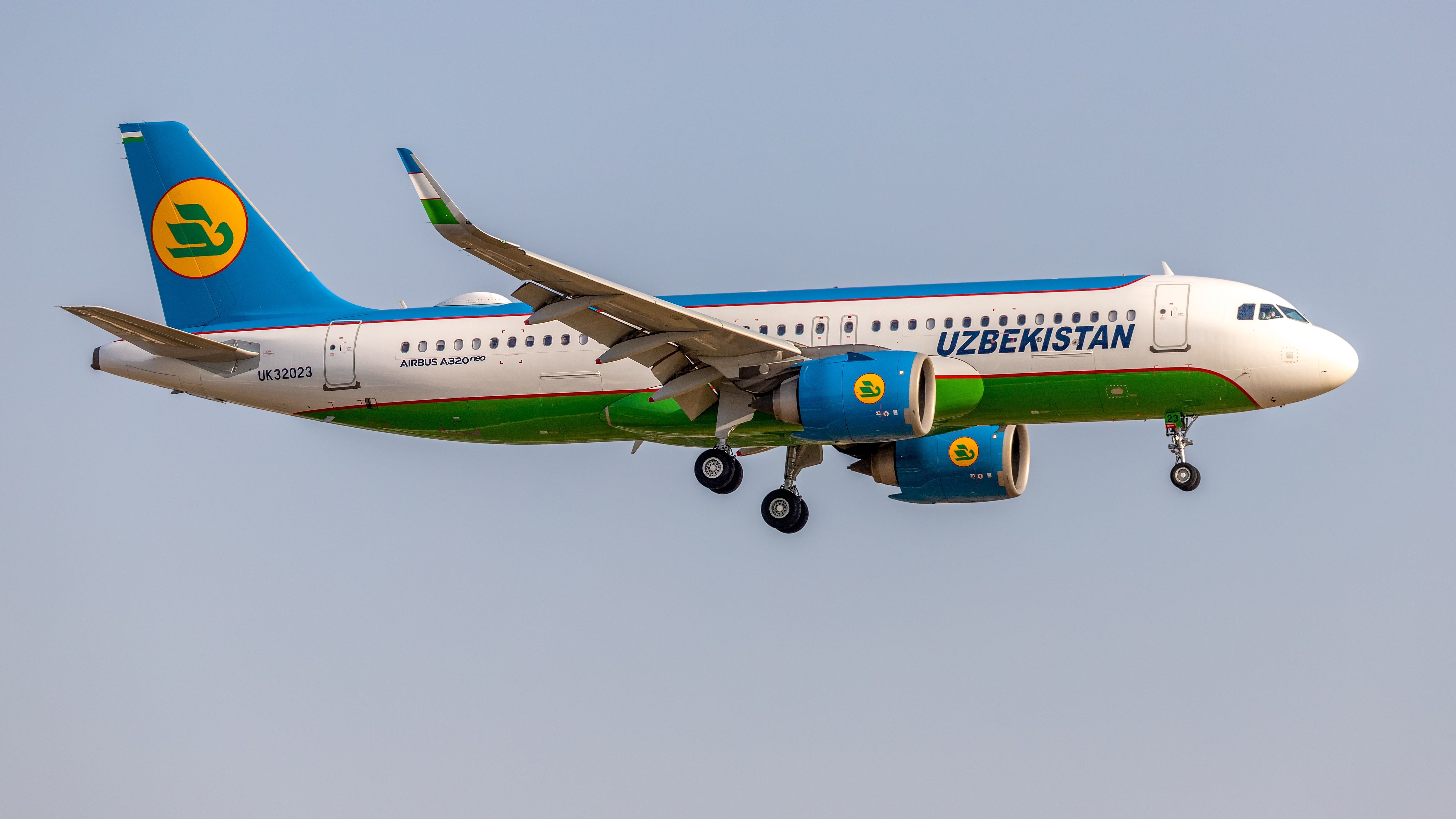 Uzbekistan Airways A320neo landing
