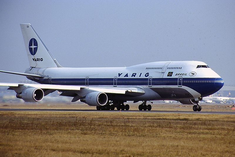 A Varig Boeing 747-300 taxiing to the runway.