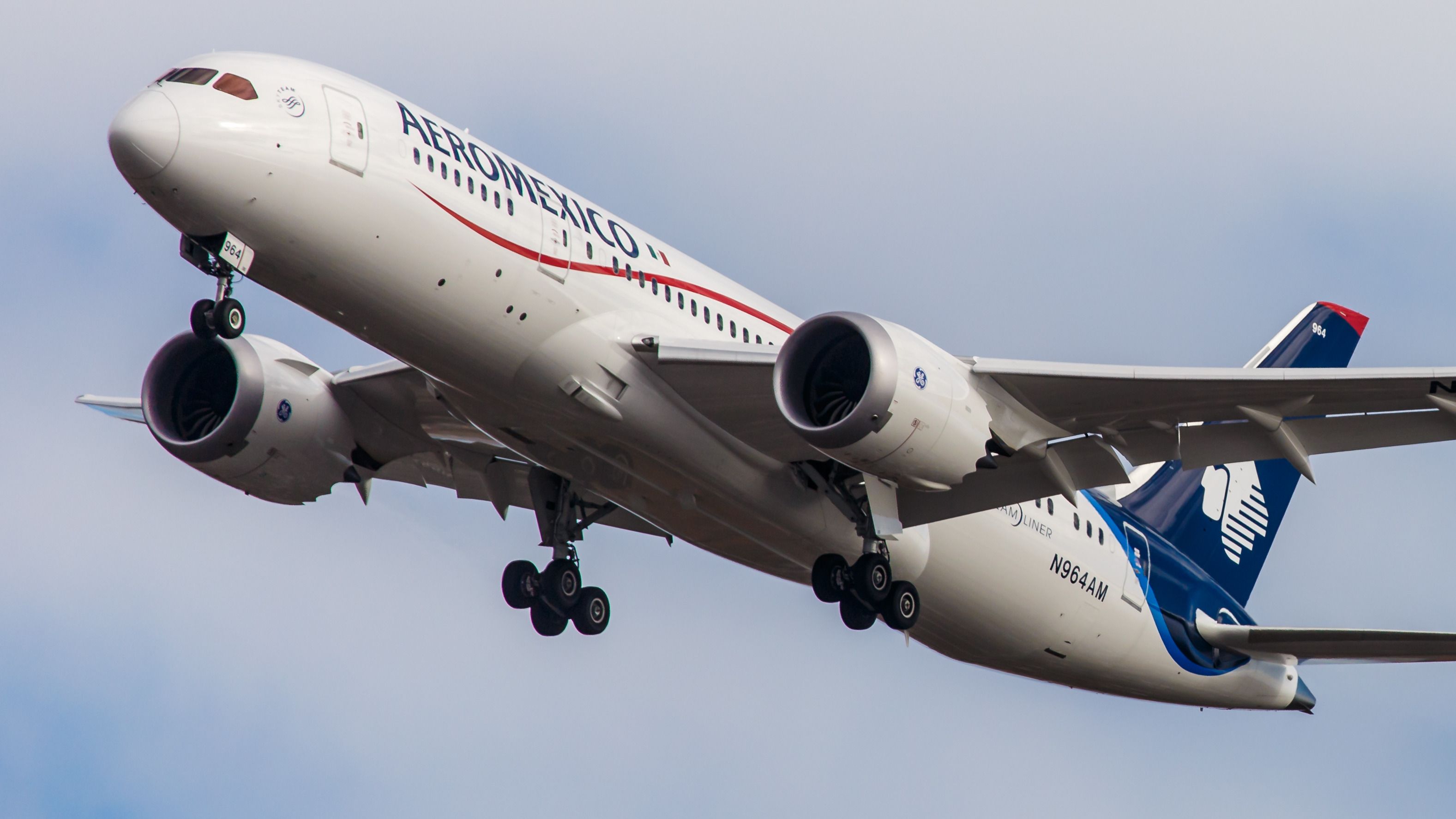 An Aeromexico Boeing 787 flying 