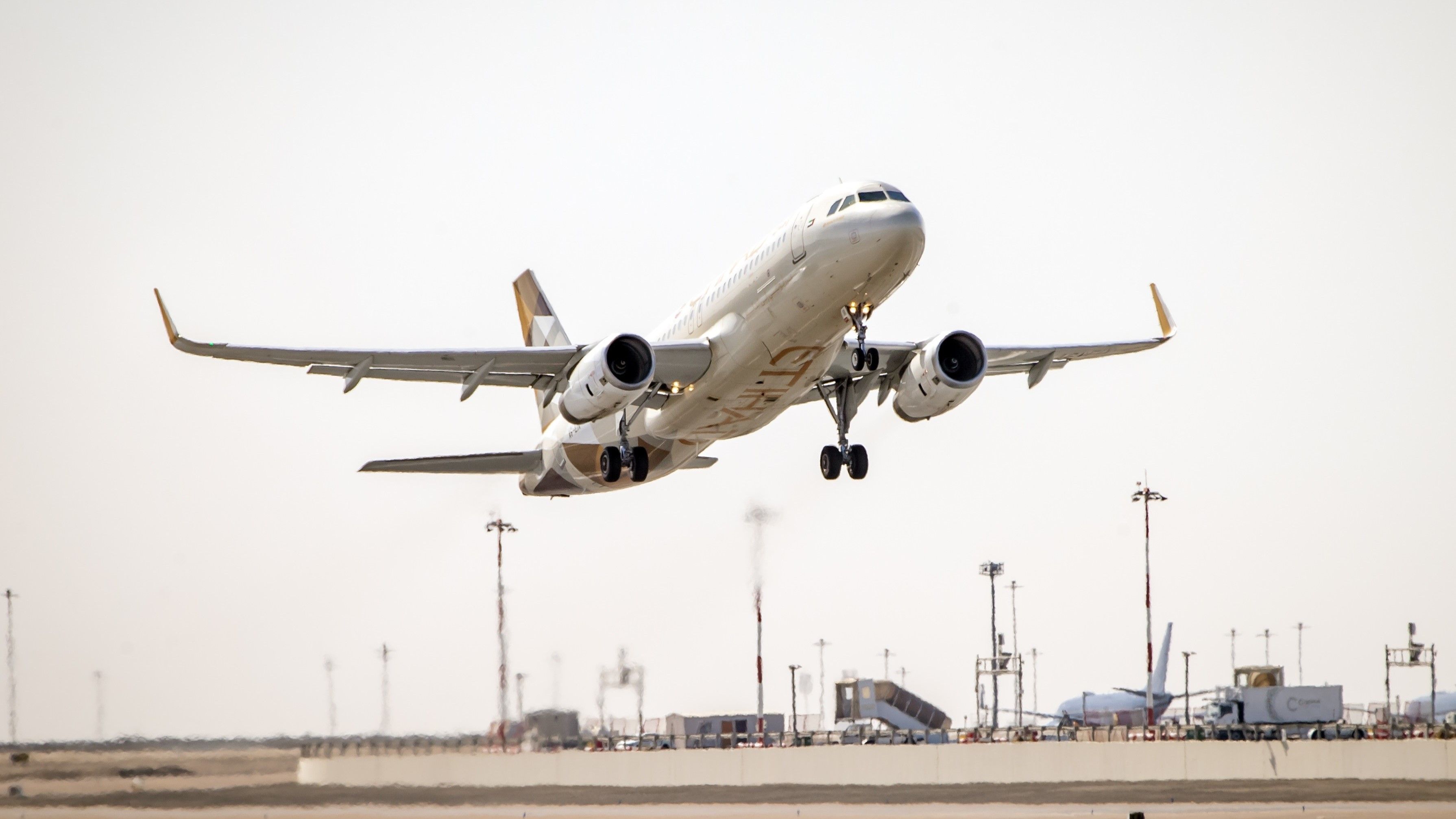 Etihad Airways Airbus A320 departing Kolkata Airport