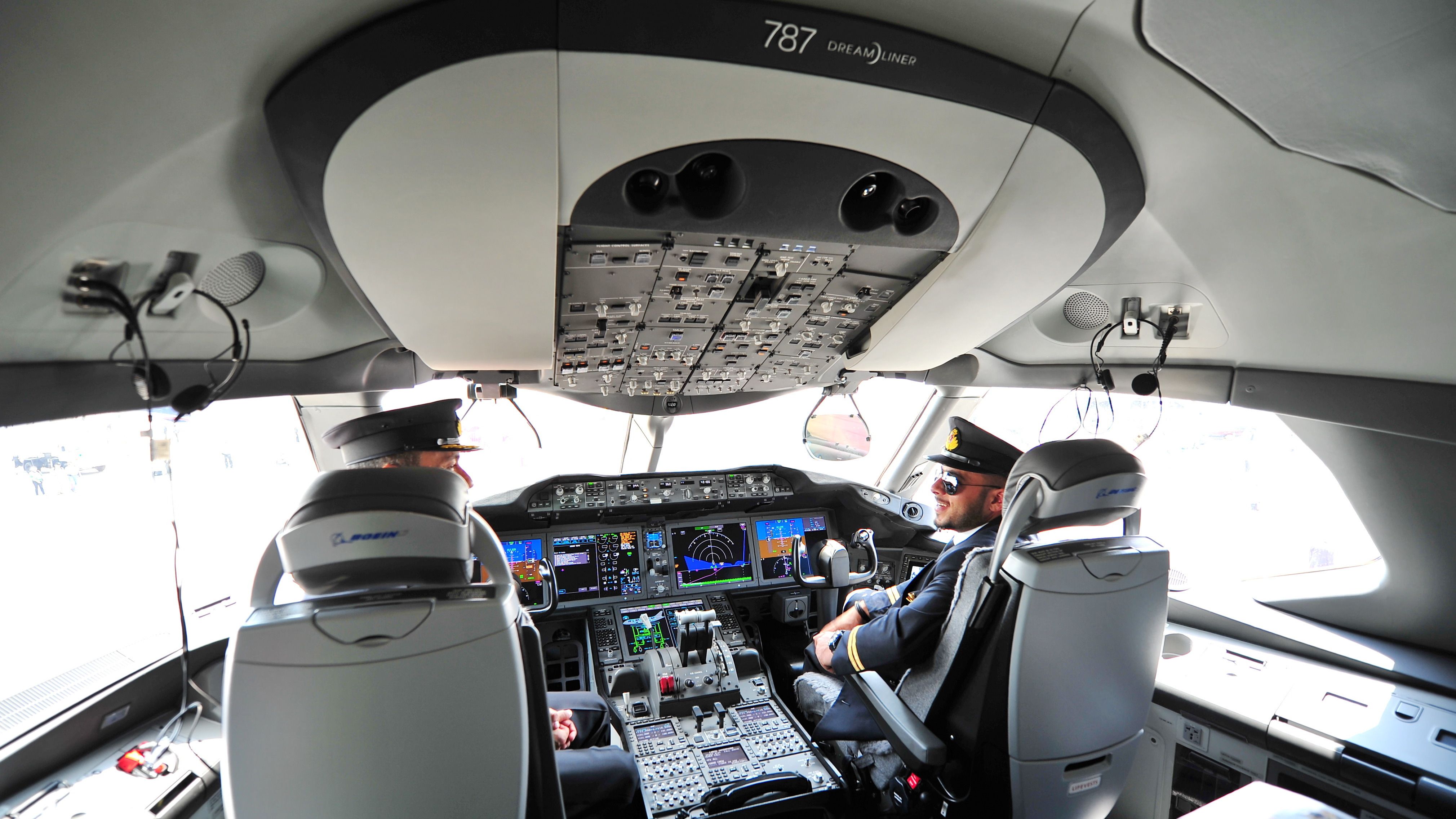 How Do Pilots Pass The Time On Long Flights?