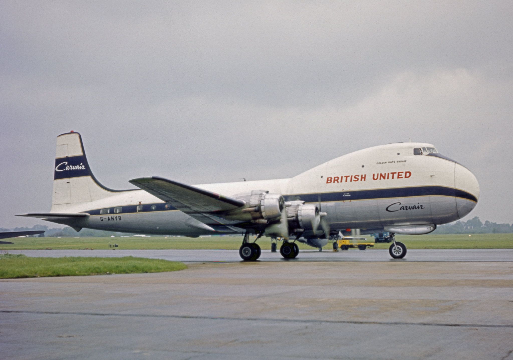 プロペラ747そっくり：アビエーション・トレーダーズ・カーヴェア