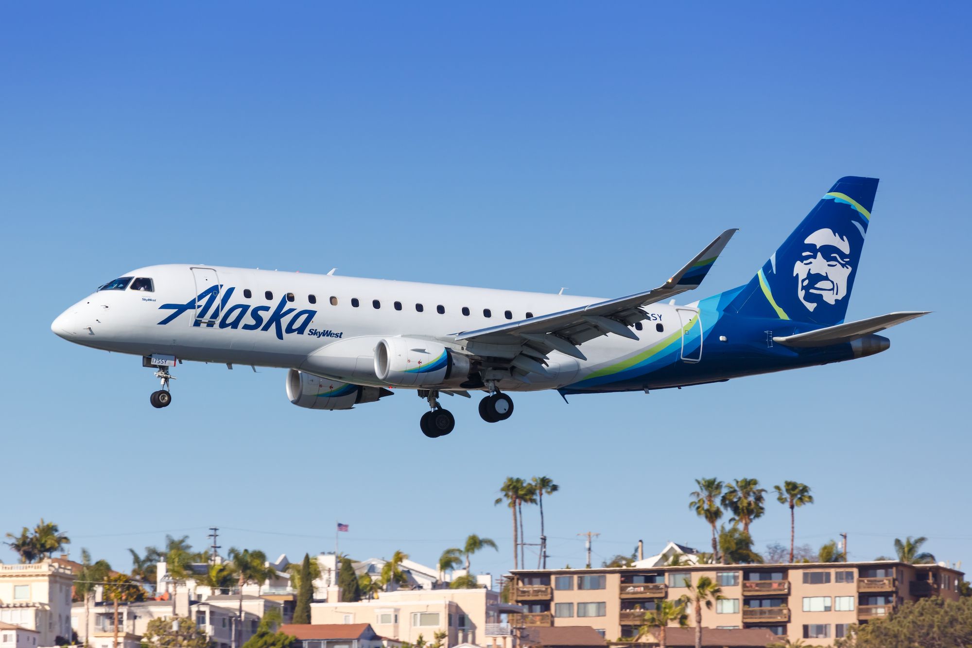 Alaska Airlines Embraer E175 on approach to San Diego International Airport SAN
