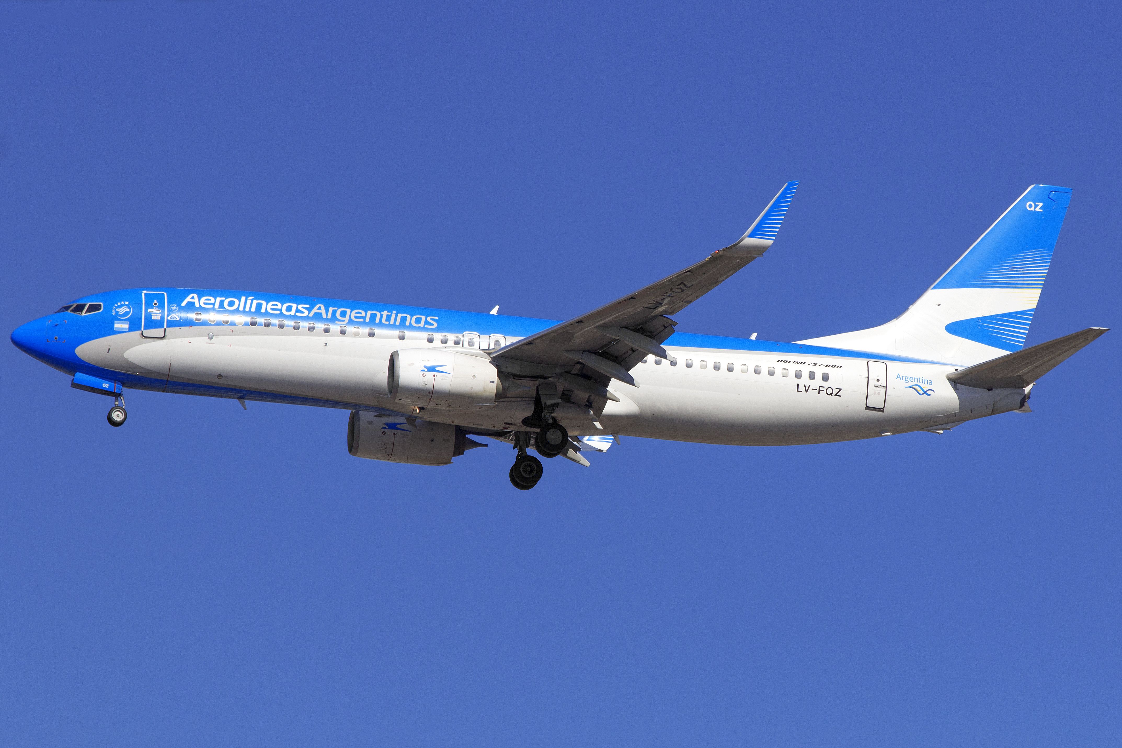 An Aerolineas Argentinas Boeing 737-800 flying in the sky.