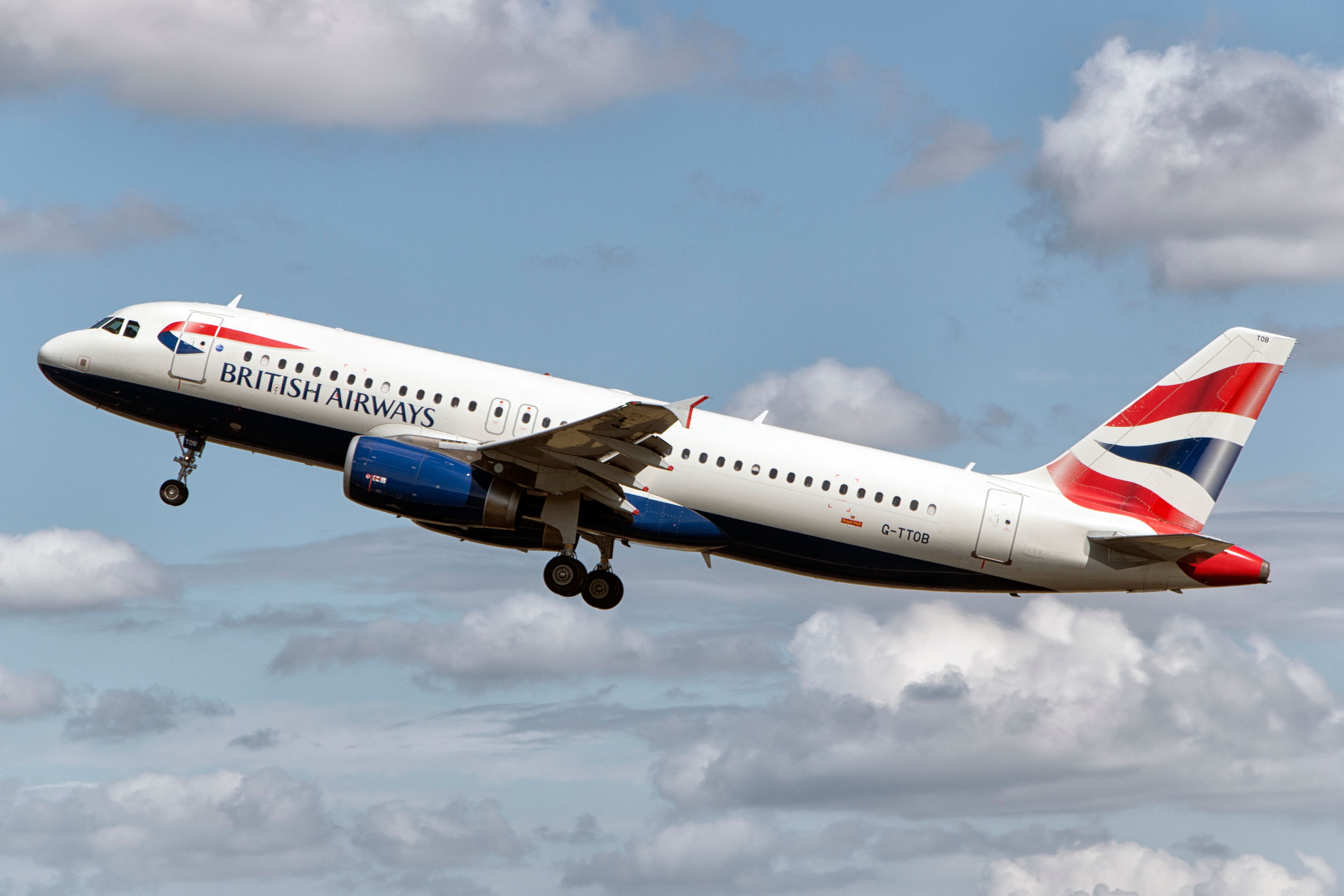 British_Airways_Airbus_A320_(G-TTOB)_Amsterdam_Schiphol