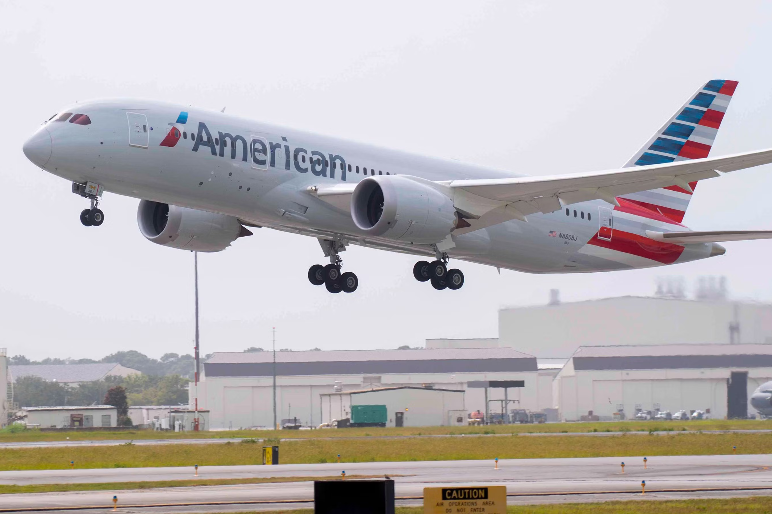 An American Airlines Boeing 787-8 Dreamliner just after take off.