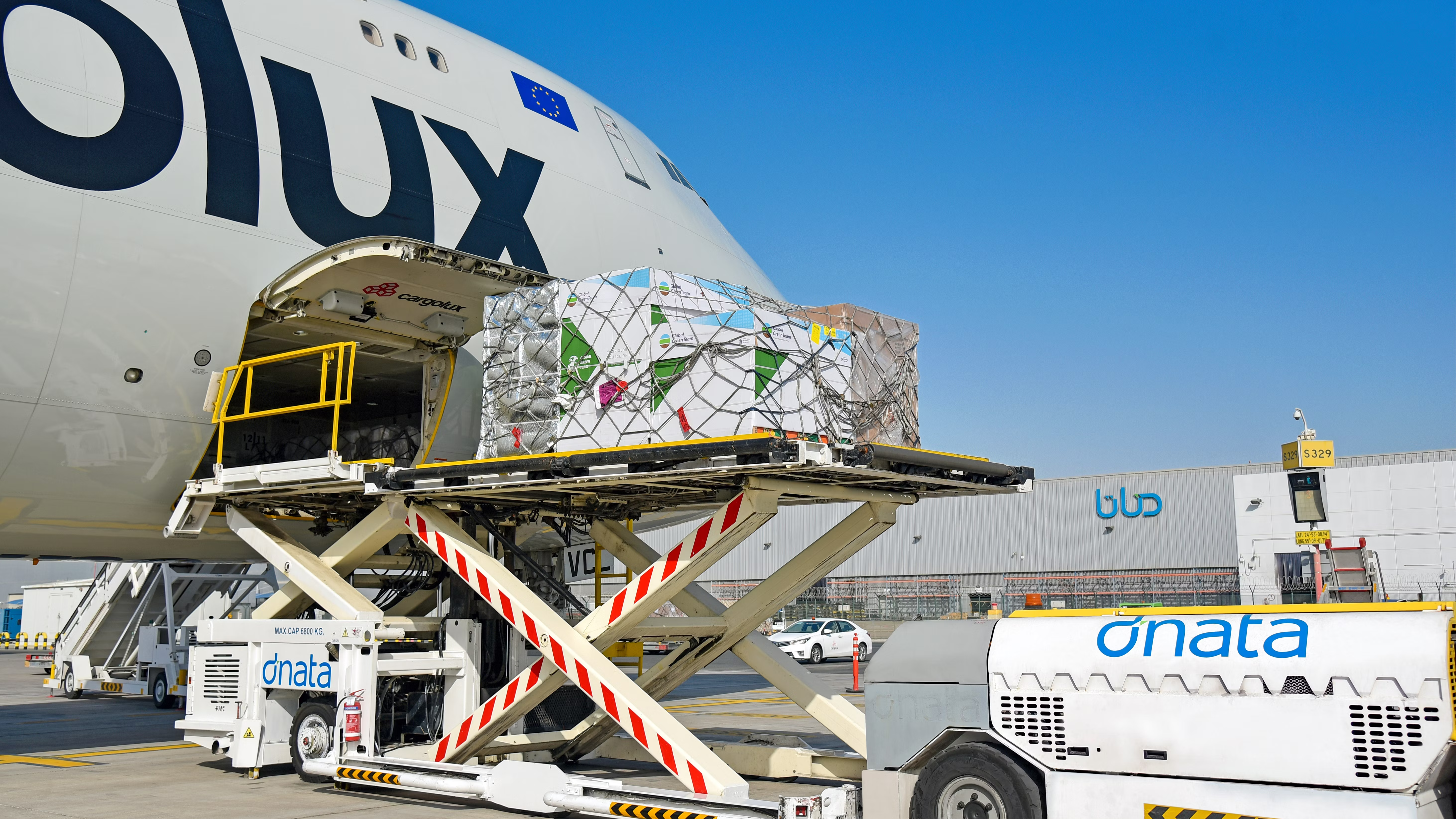 A dnata Vehicle Loading A Cargolux Boeing 747.