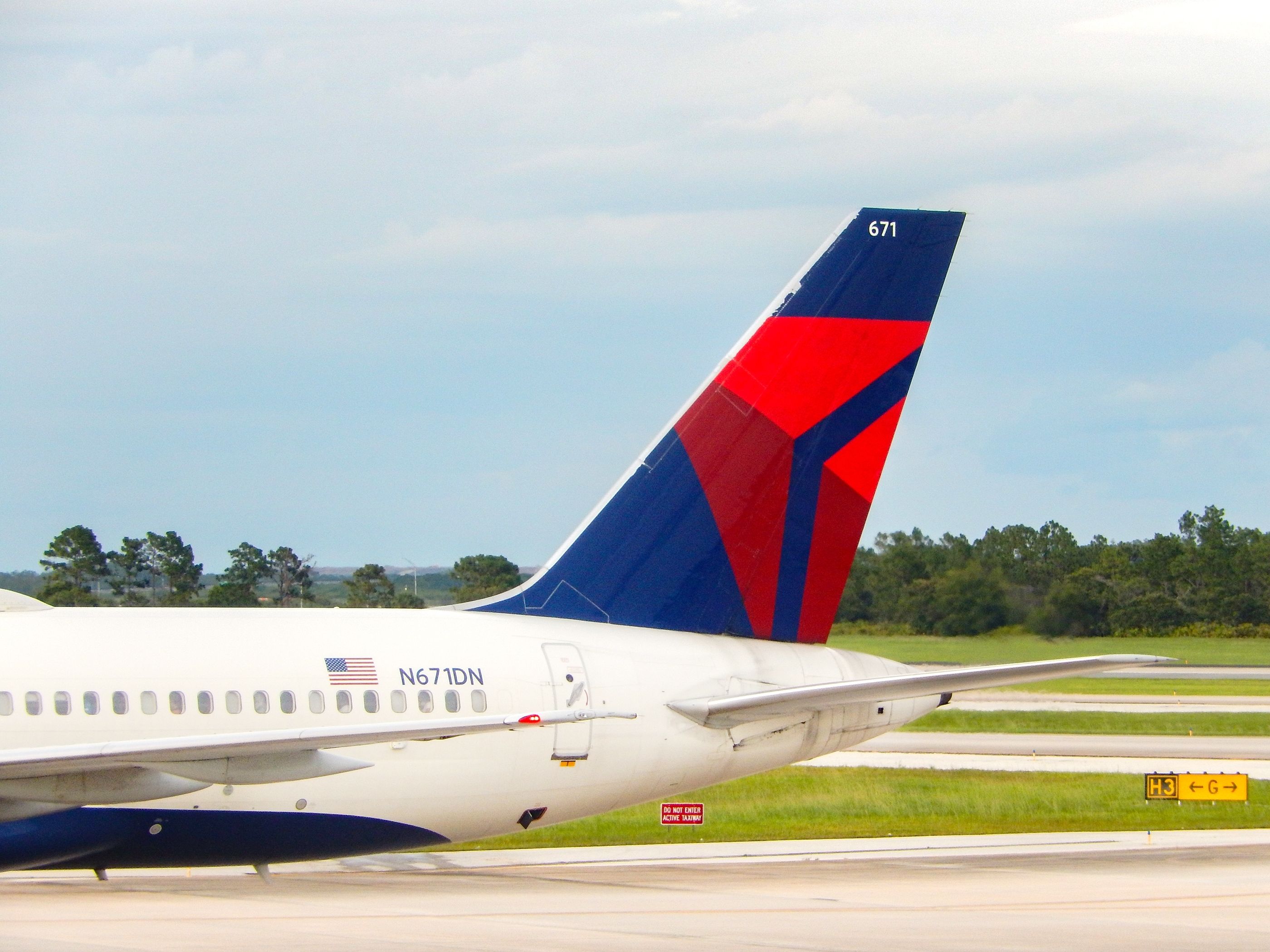 Delta Air Lines Boeing 757 at Orlando International Airport MCO