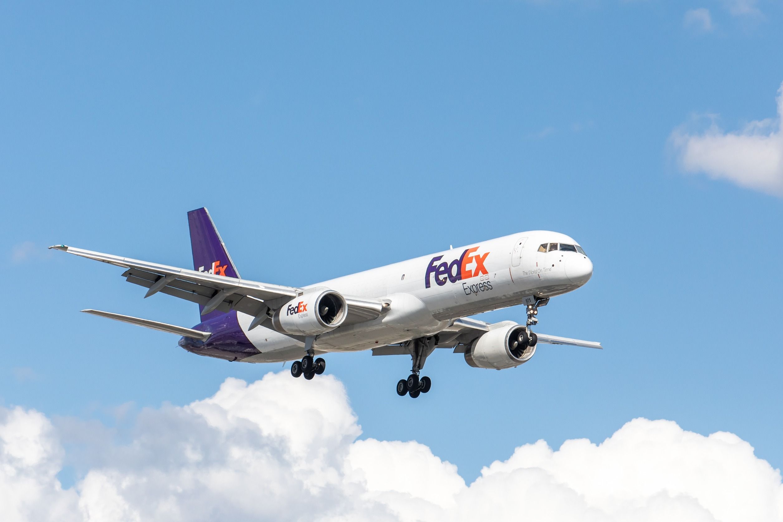 FedEx Boeing 757 on approach at YYZ