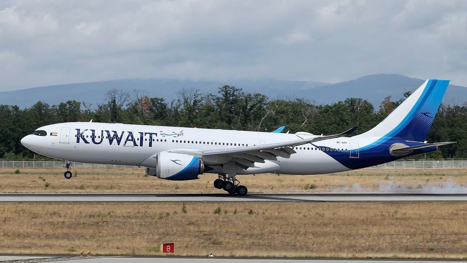 Kuwait Airways A330-800 landing