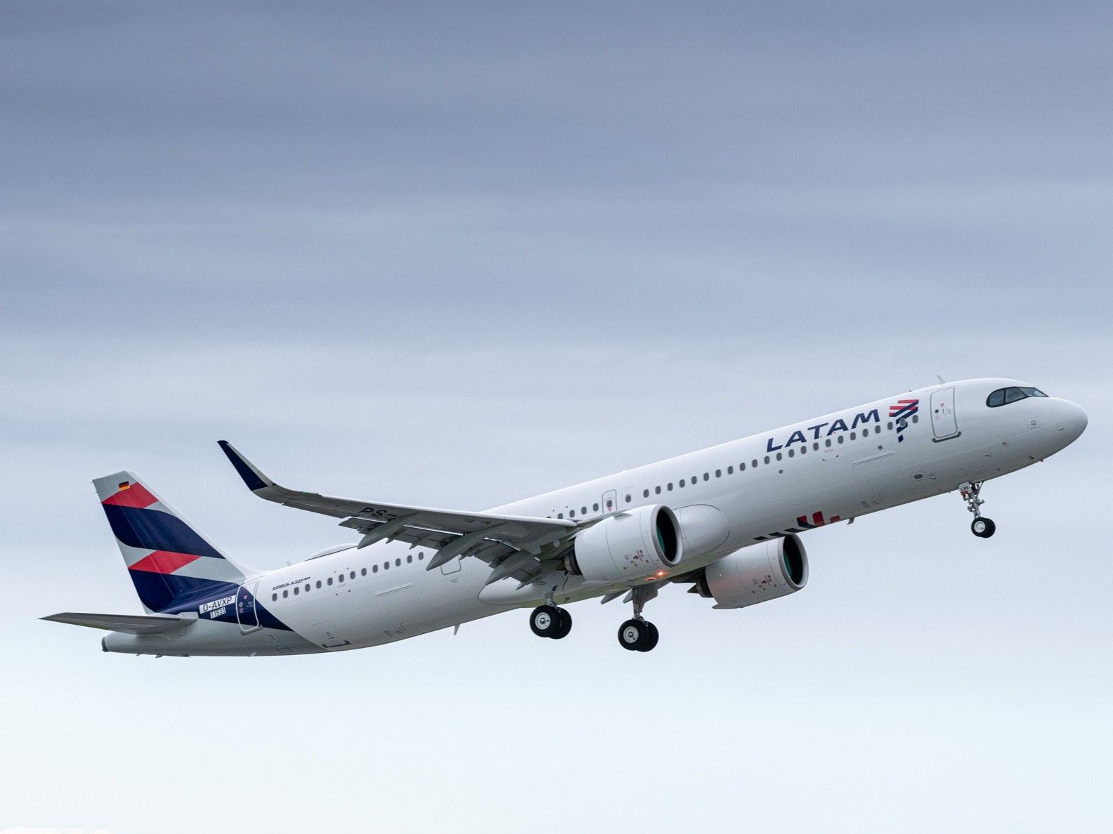latam-a321neo - 4x3 - First A321neo for LATAM taking off