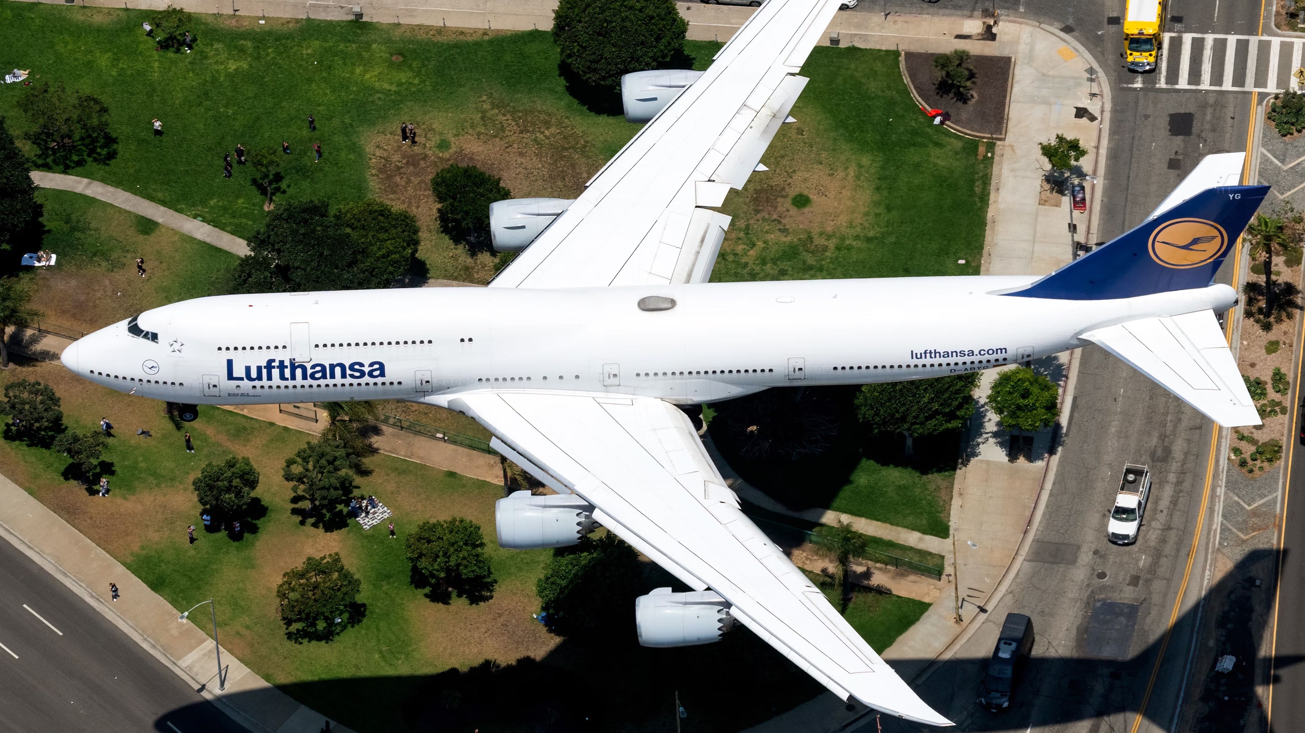 Lufthansa-Boeing-747-8-D-ABYG-1