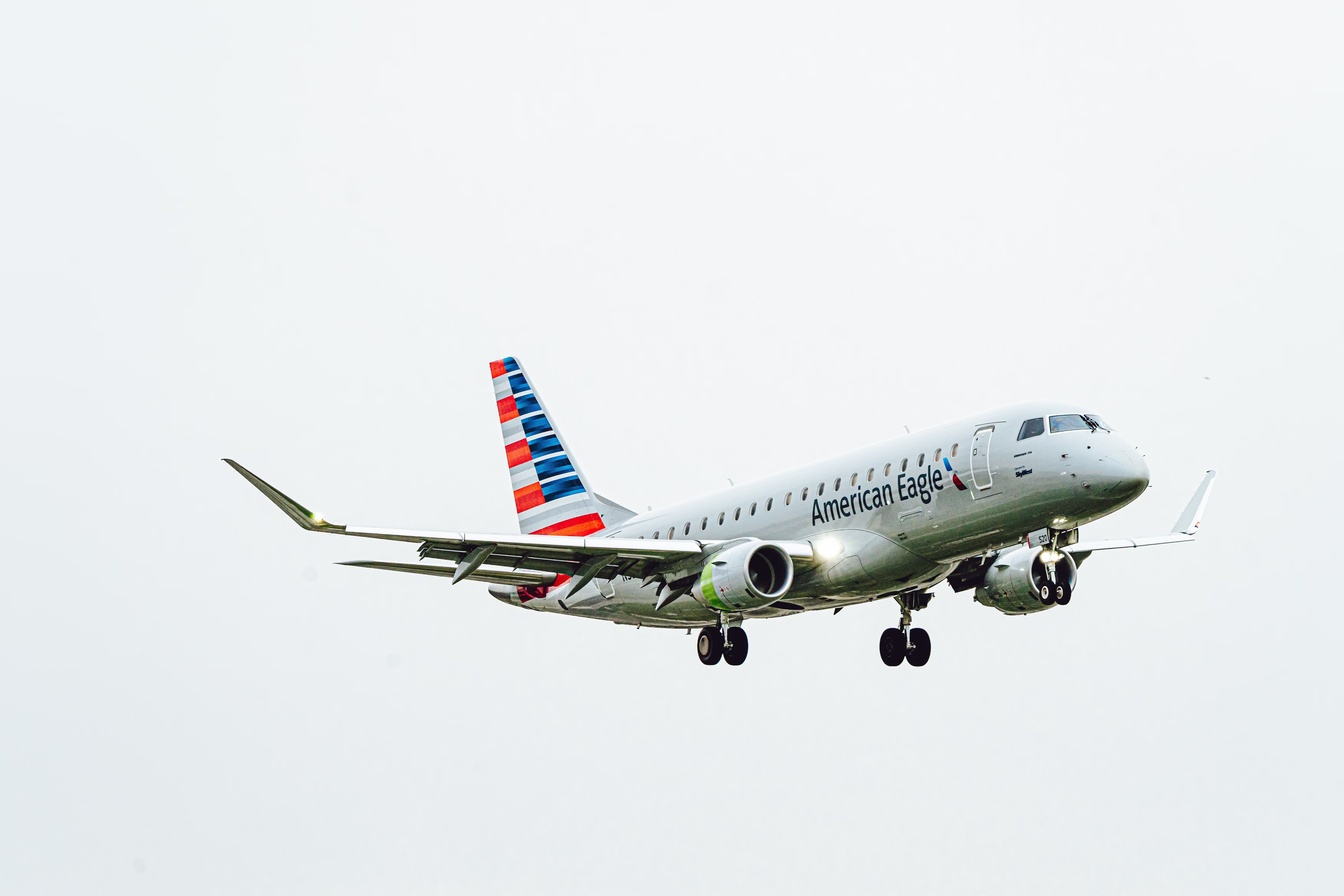 Lukas Souza - American Airlines Embraer E175 LAX