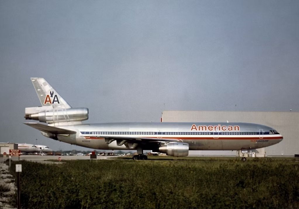 An American Airlines McDonnell Douglas DC-10 taxiing at an airport.