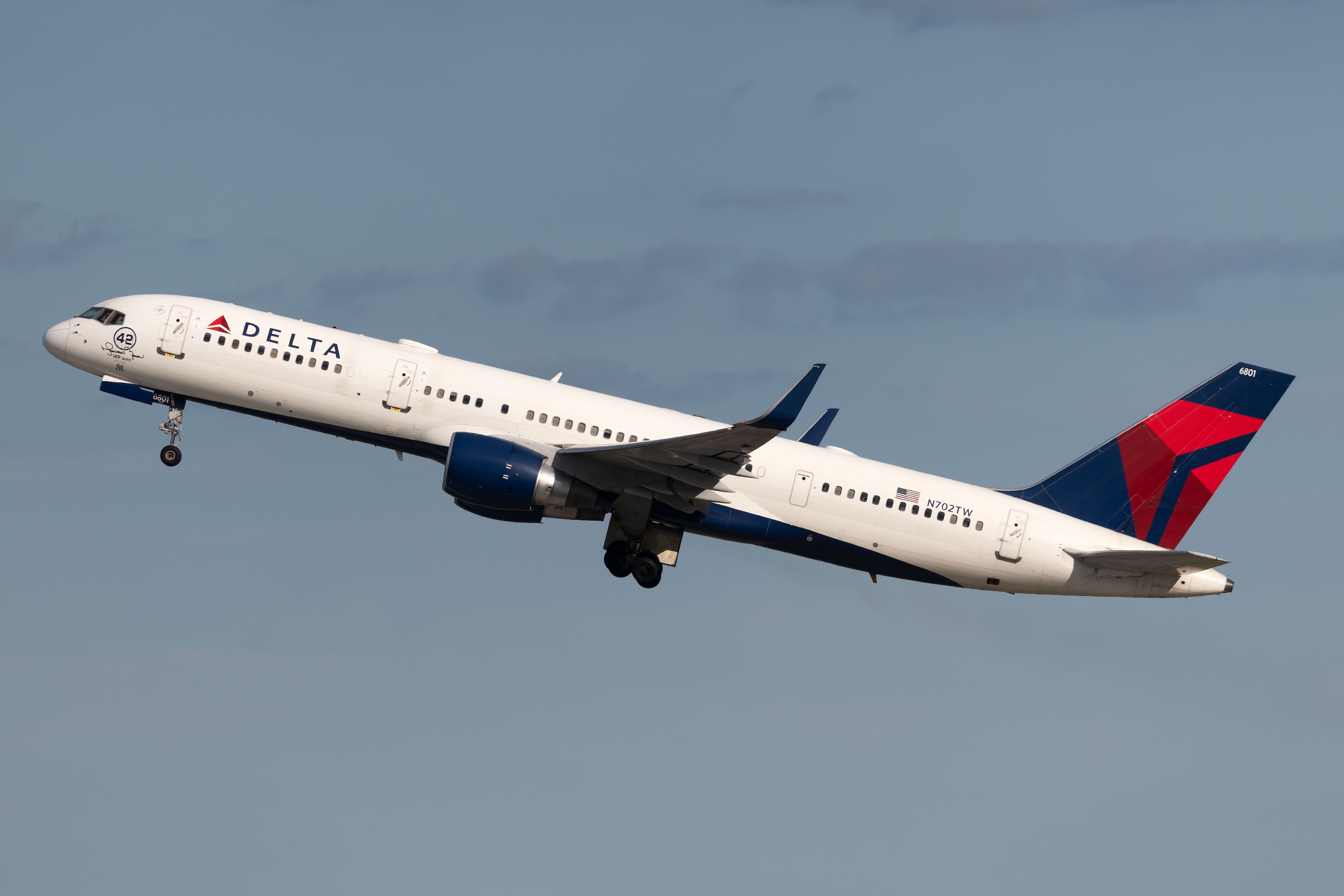 A Delta Air Lines Boeing 757 flying.