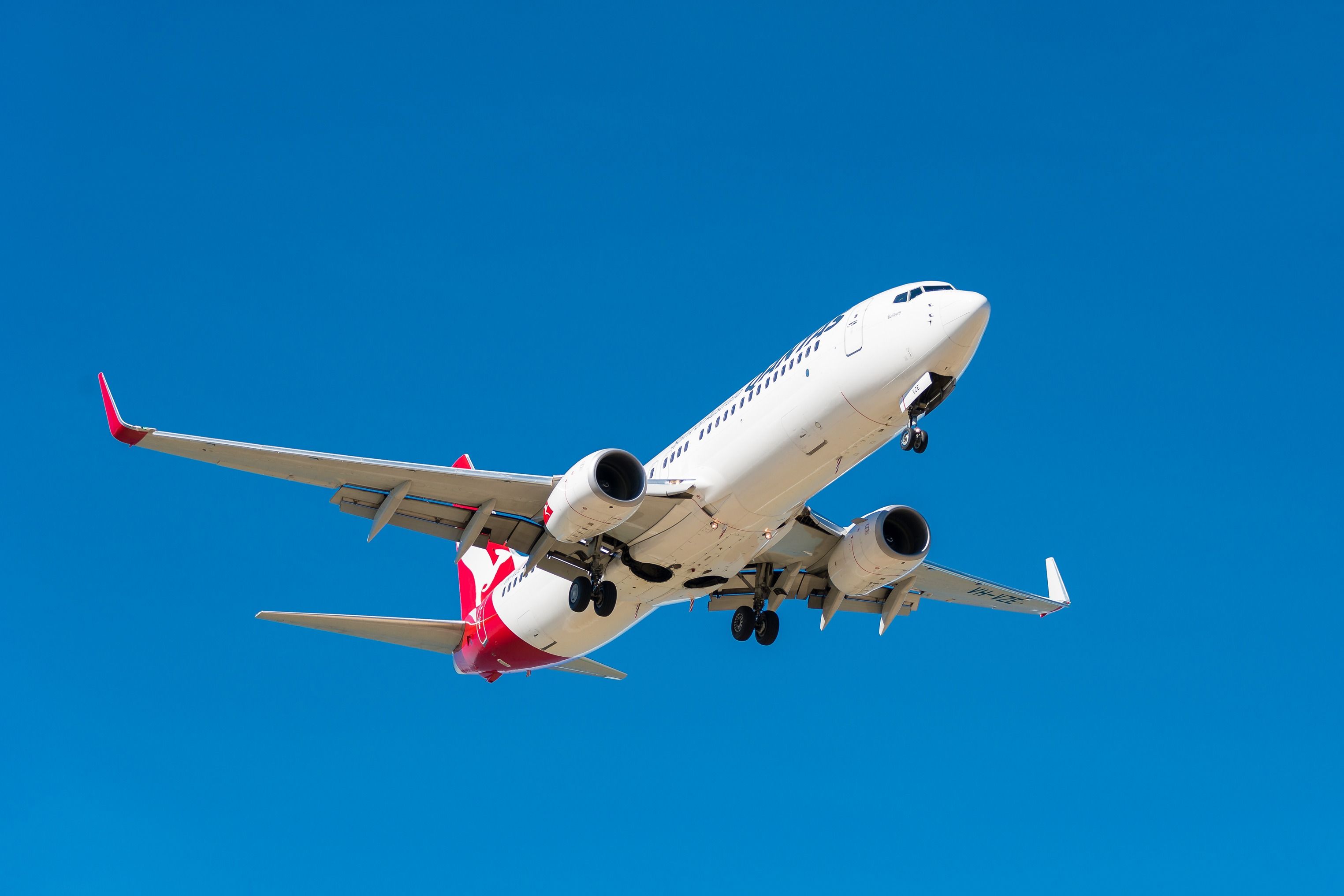 Qantas Boeing 737-800 landing