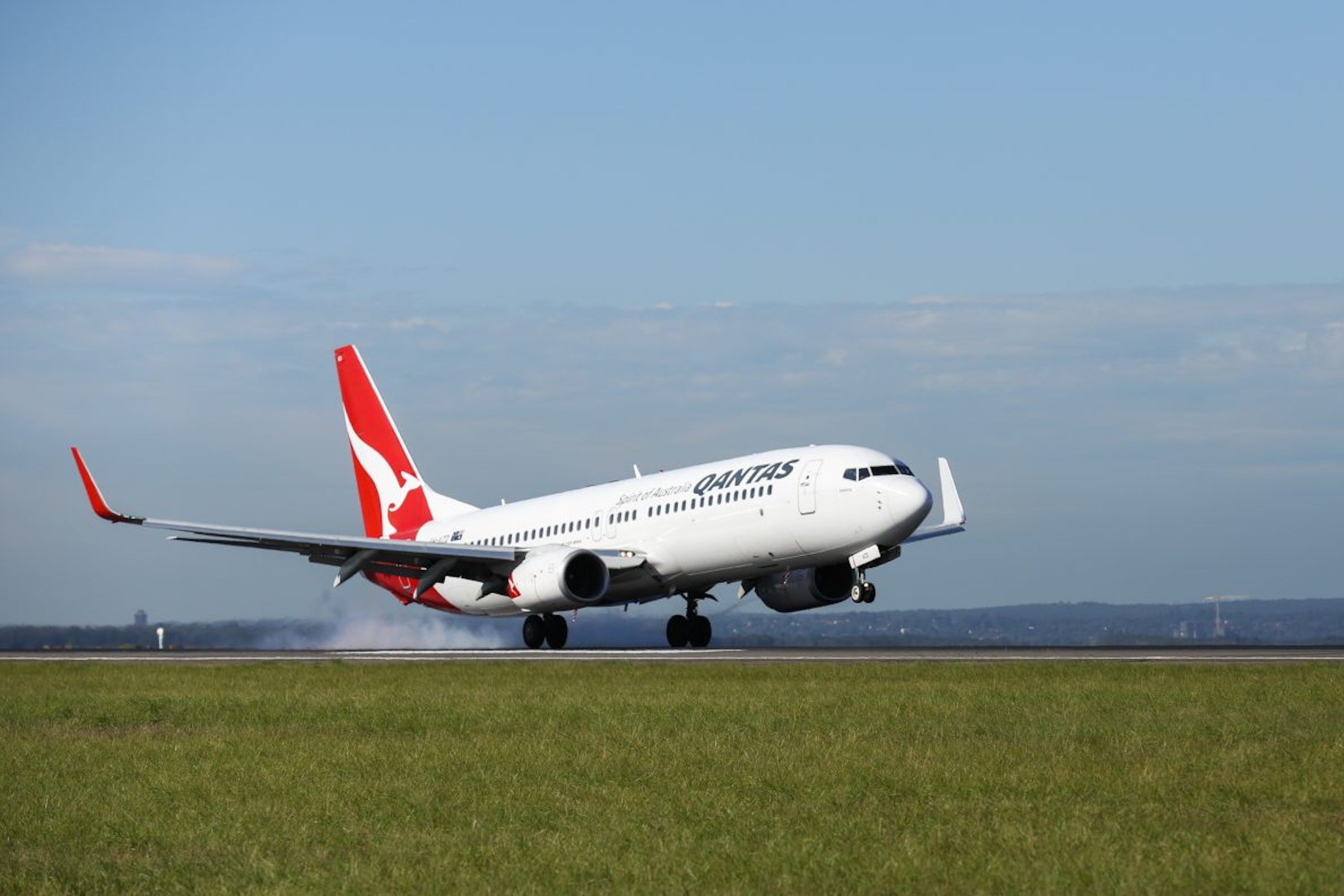 Qantas Boeing 737 landing