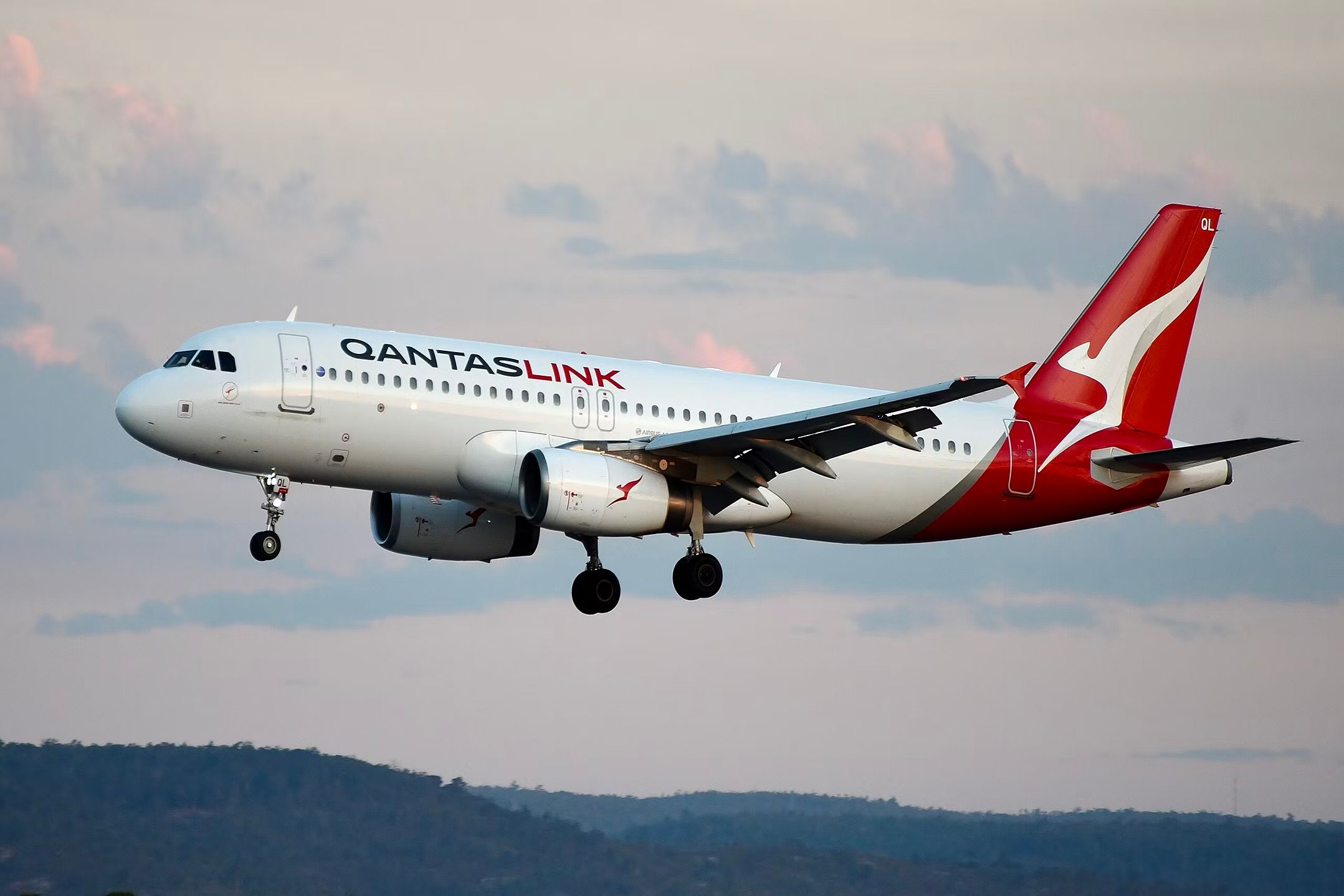 QantasLink A320 flying 