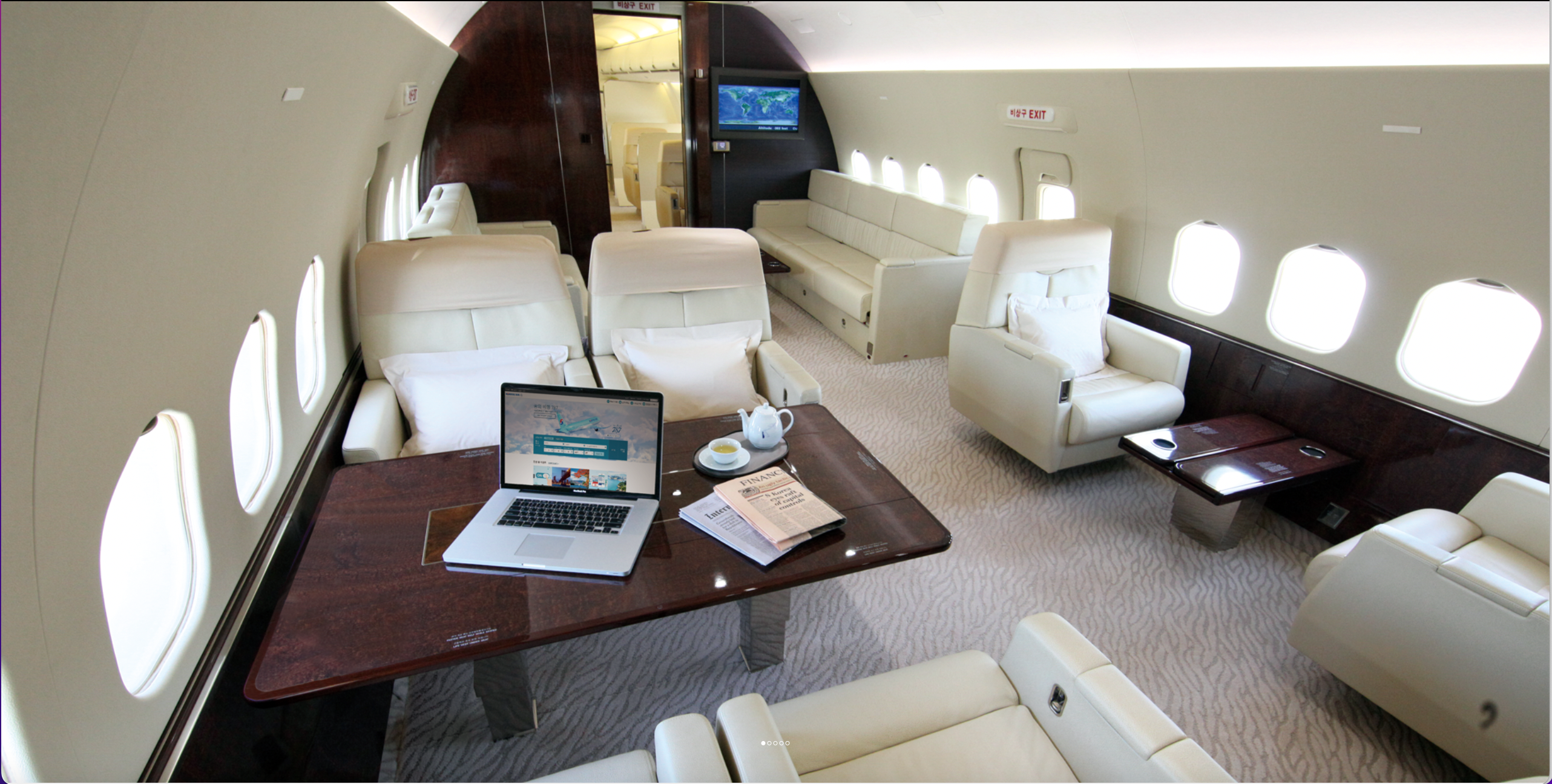 A working area onboard the Korean Air B787-8 BBJ.