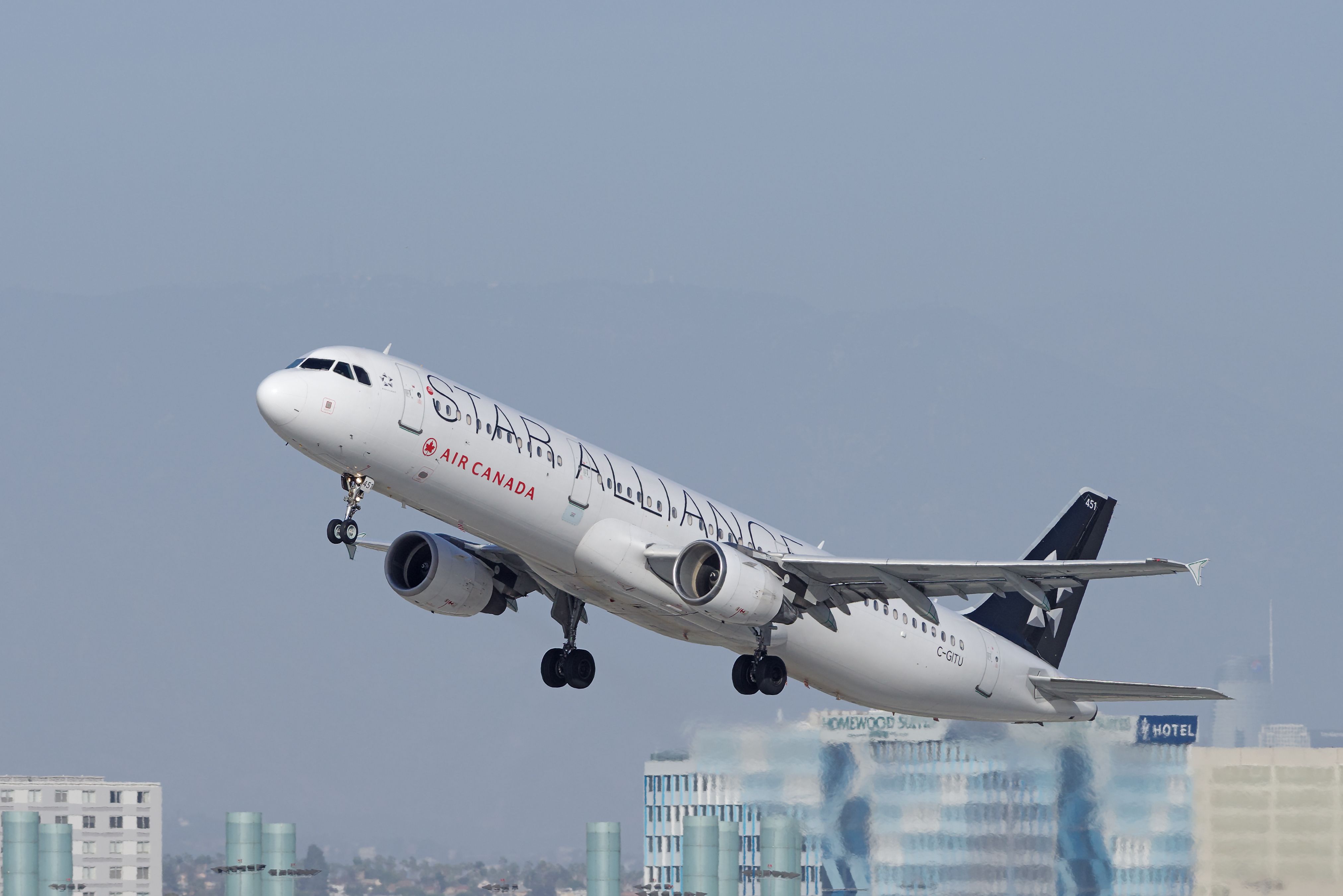 Air Canada Airbus A321 (Star Alliance) taking off. 