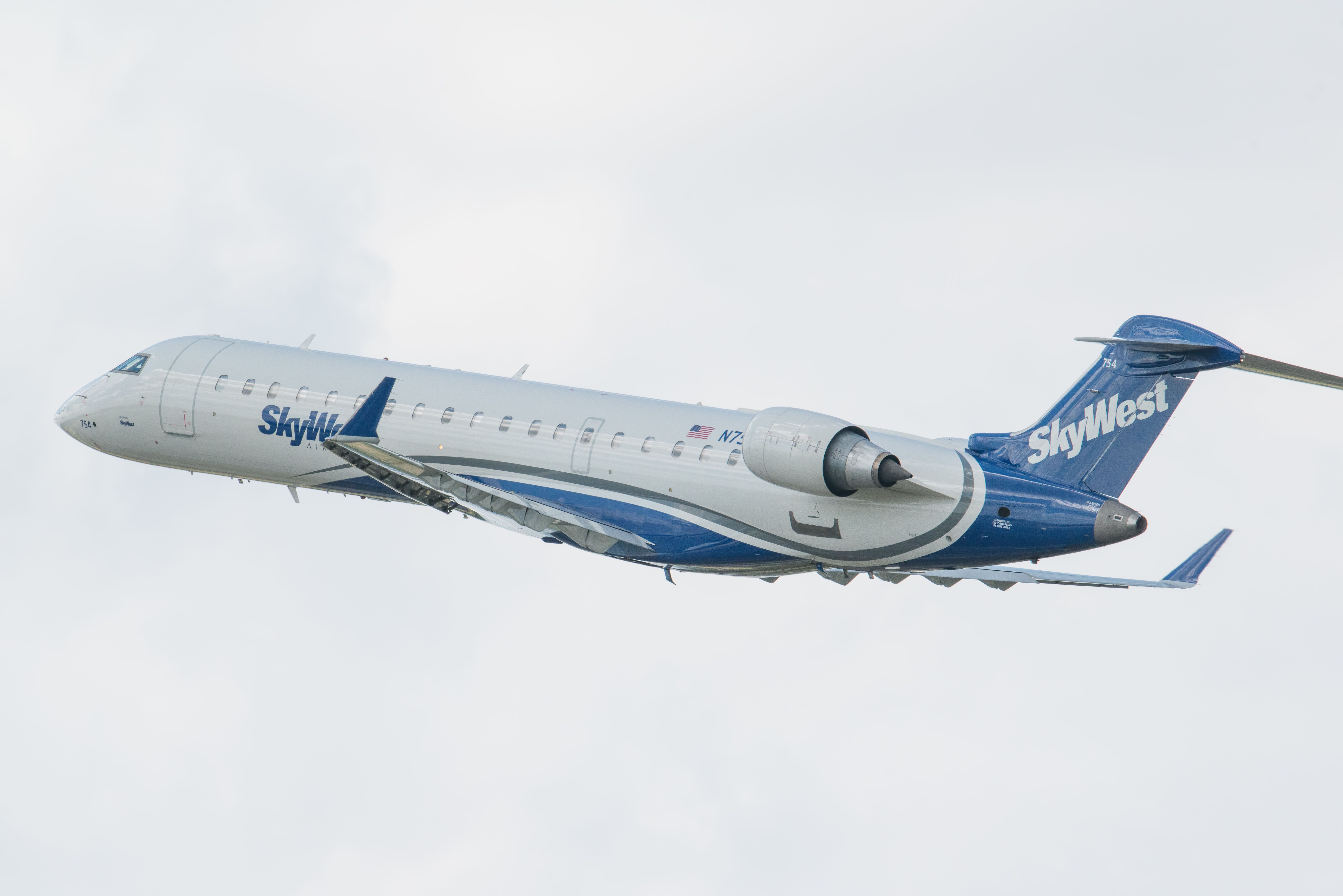 SkyWest CRJ-700 taking off.