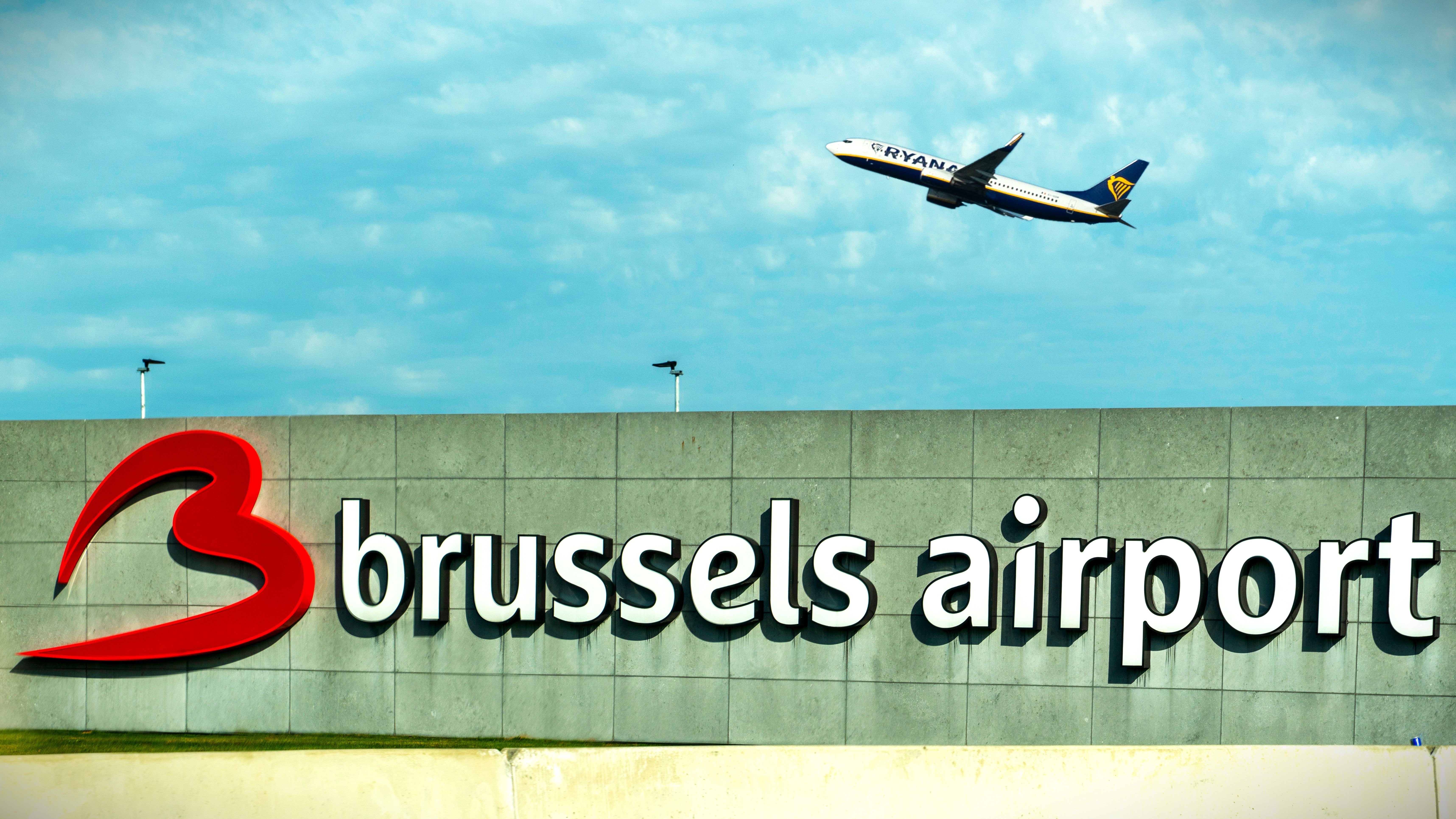 Shutterstock_1587921424 (16-9) - BRUSSELS/BELGIUM - OCTOBER 13, 2019: Outdoor view of Brussels Airport with airport name sign.