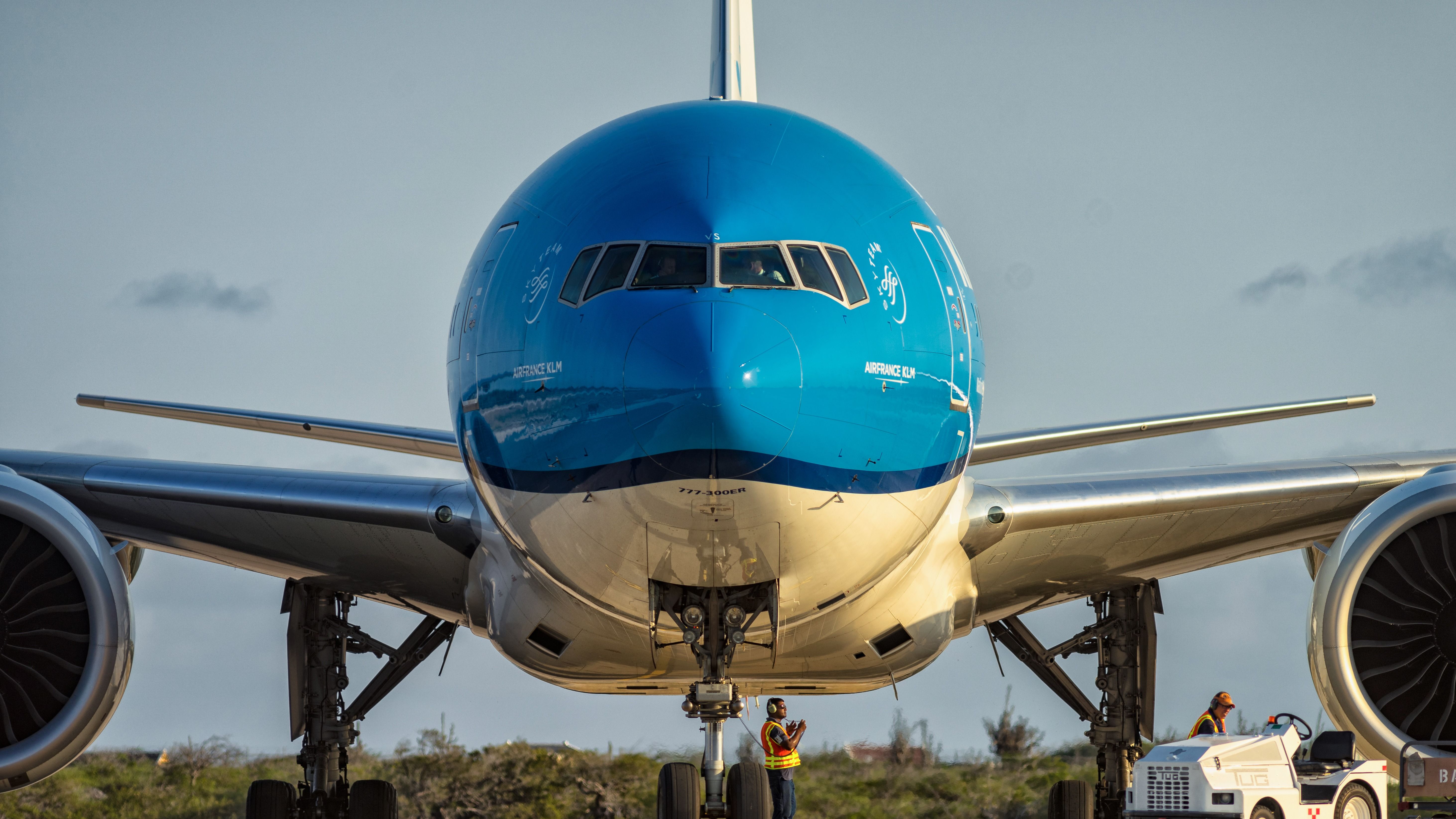 KLM Boeing 777-200ER Returns To Amsterdam Schiphol Airport After ...