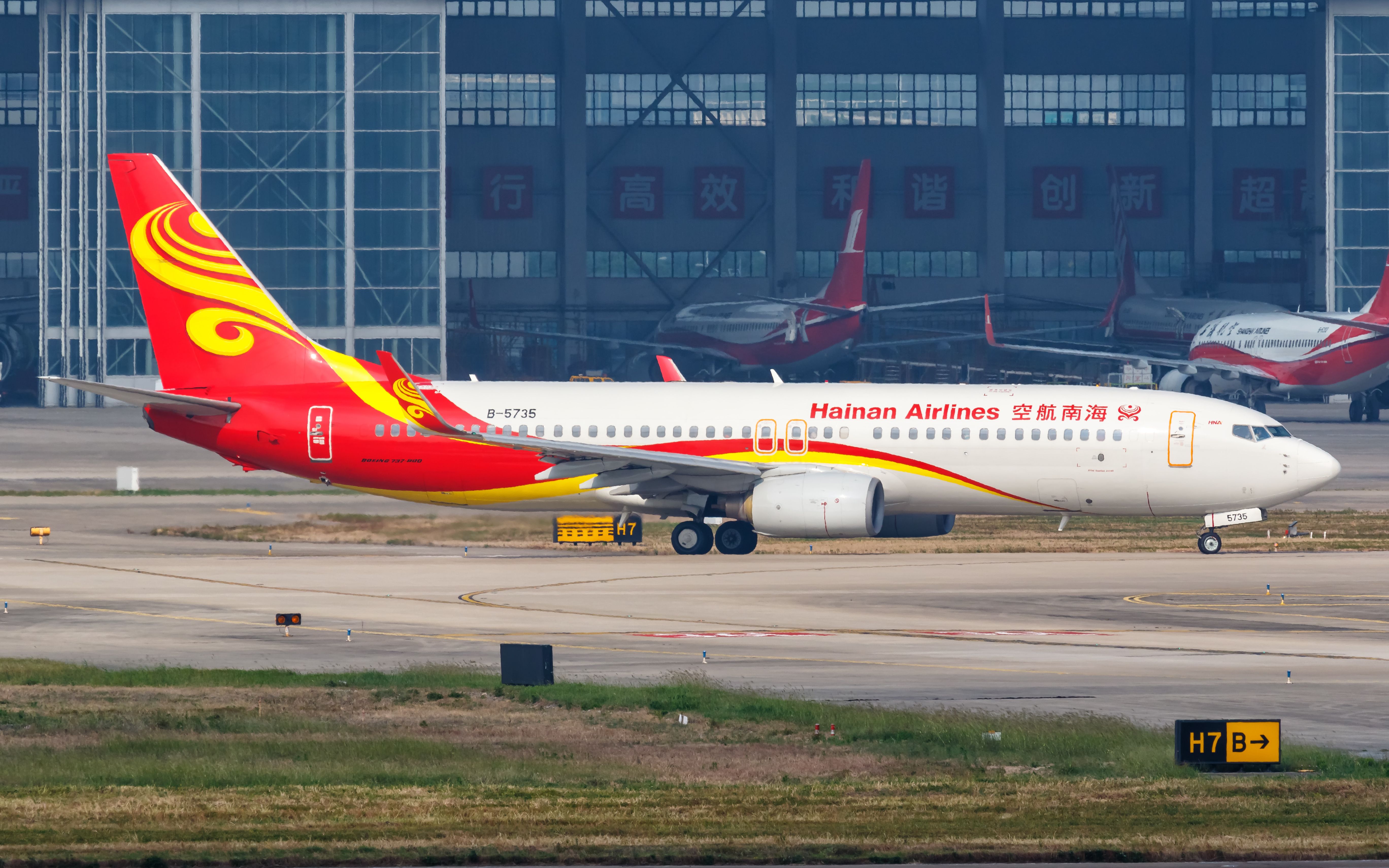 Hainan Airlines Boeing 737-800