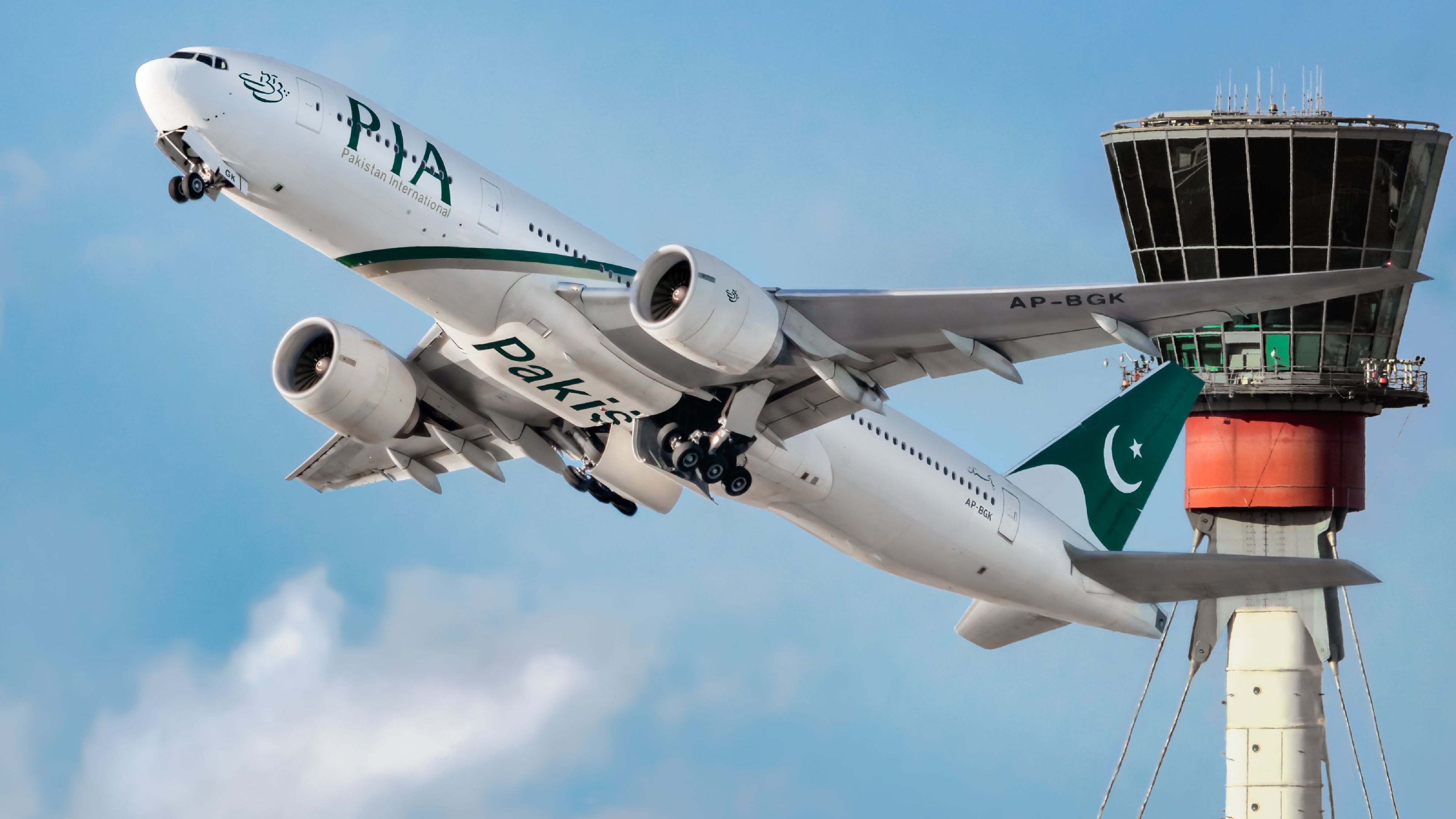 PIA 777 taking off from LHR