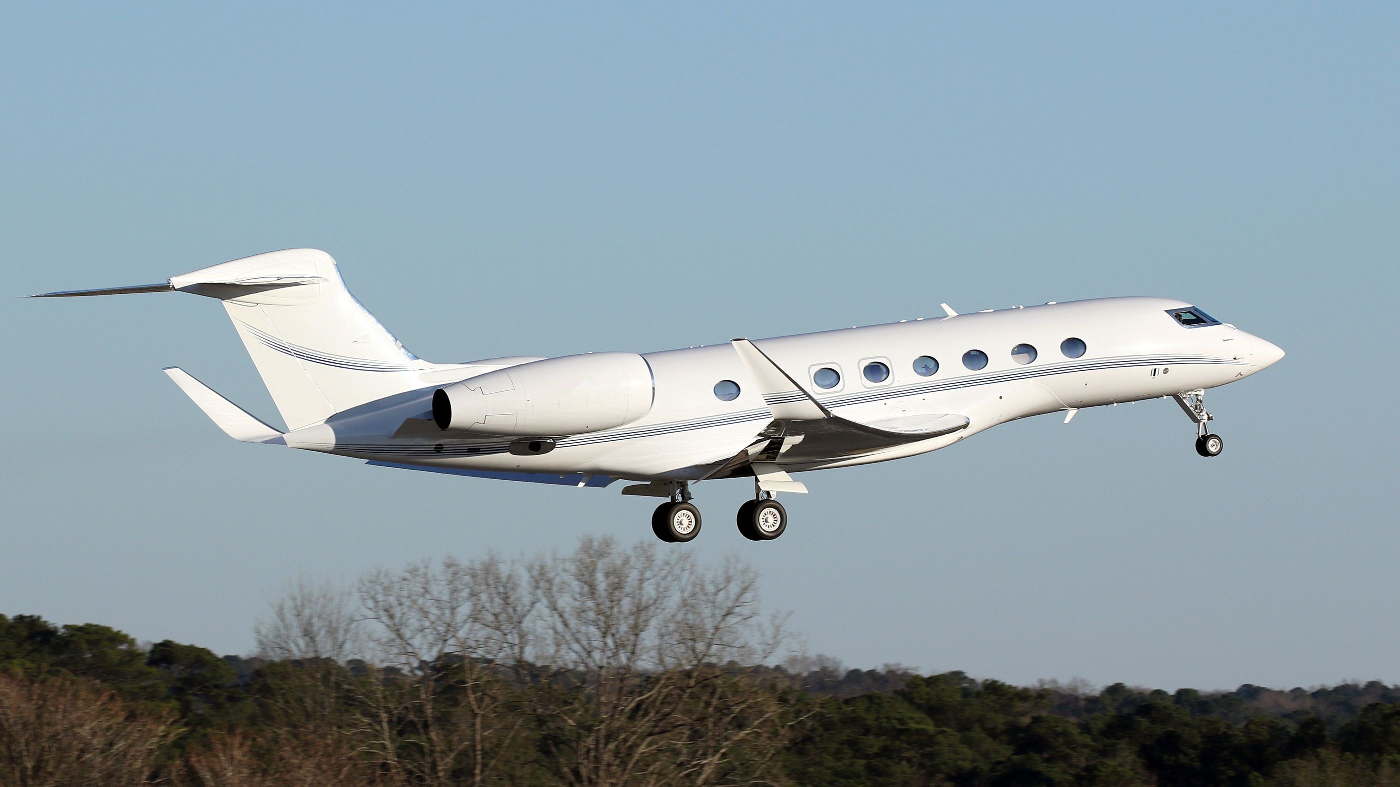 A Gulfstream G650 just after take off.
