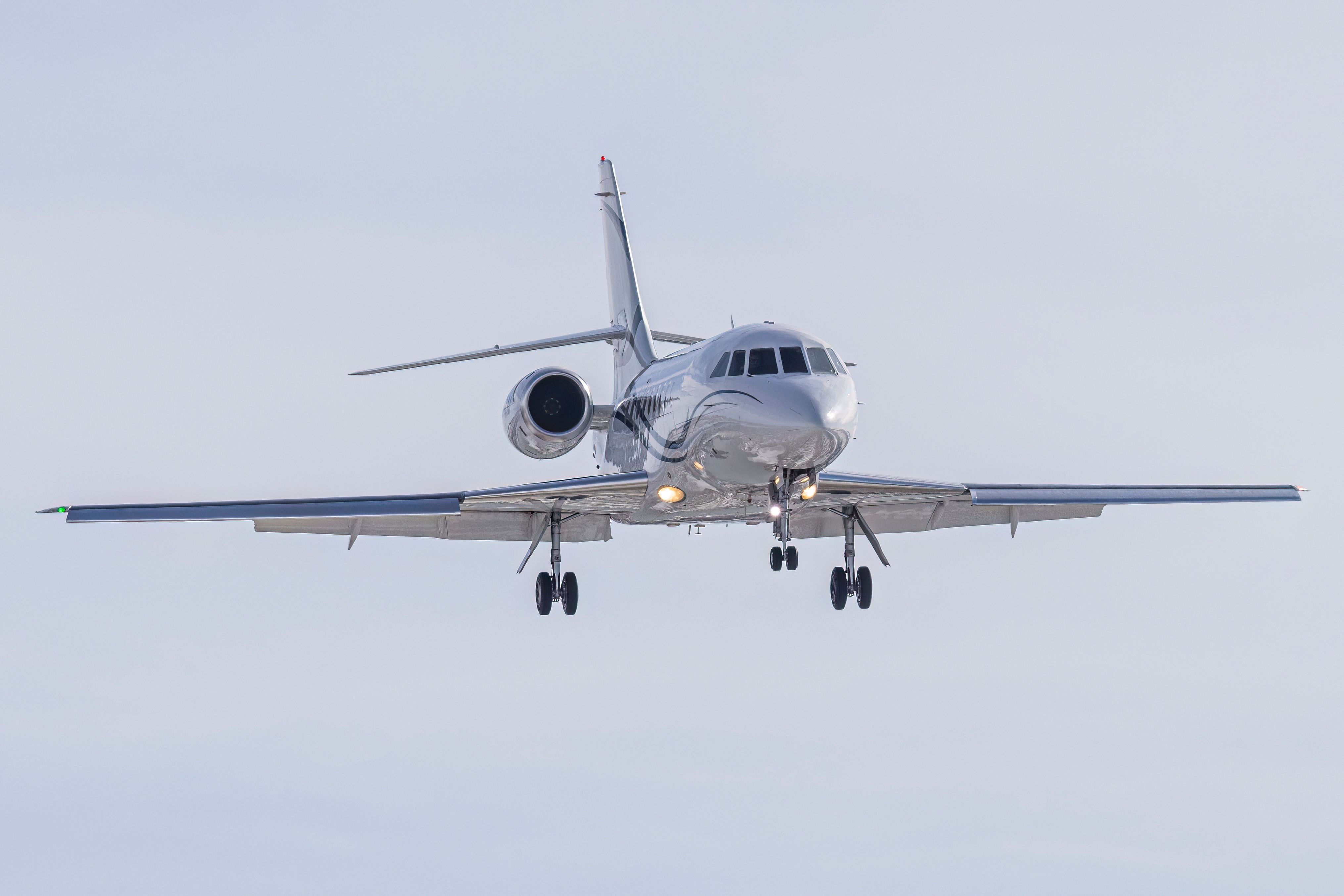 A Dassault Falcon 2000XL flying in the sky.