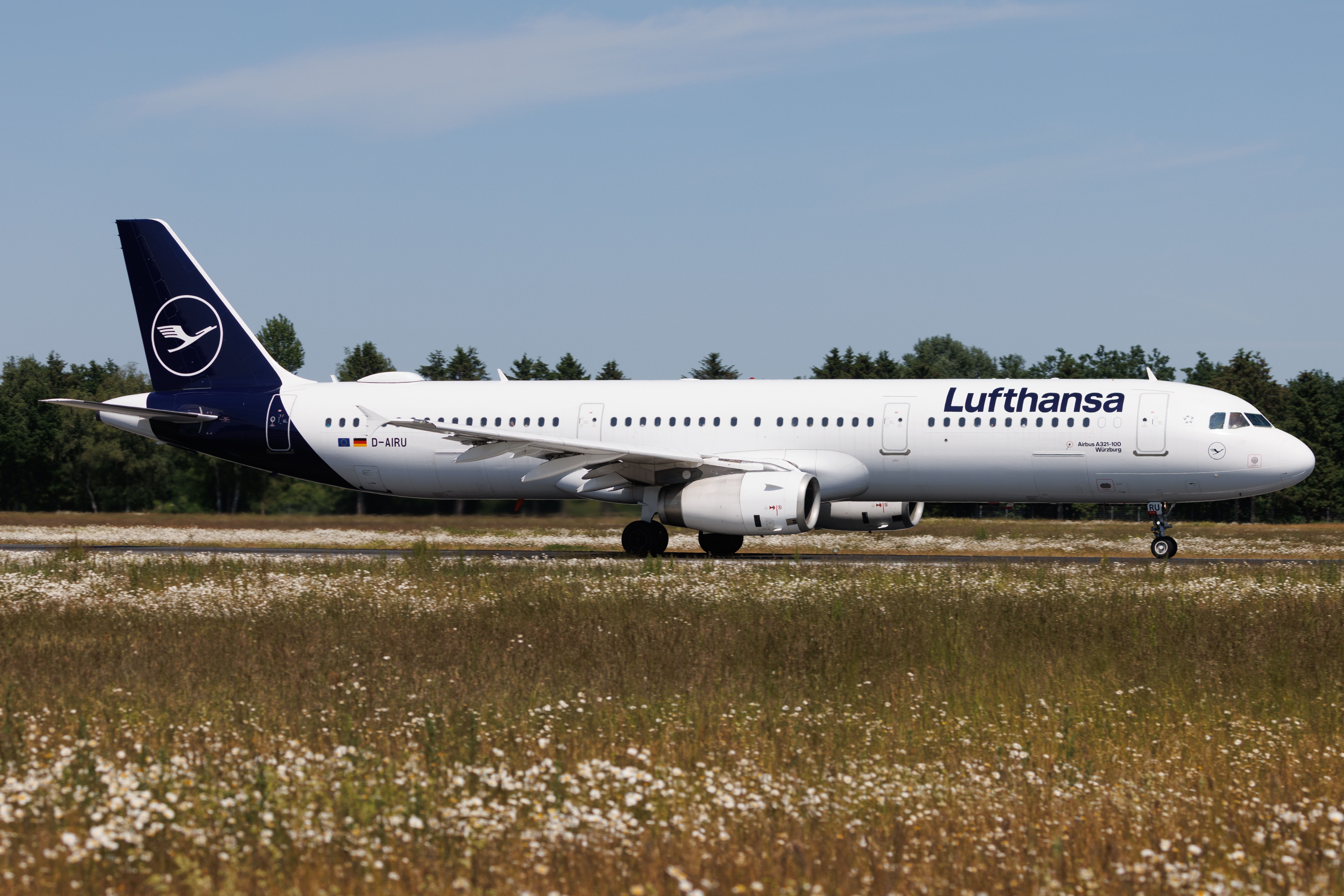 Lufthansa Airbus A321-131 at Hamburg Airport. 