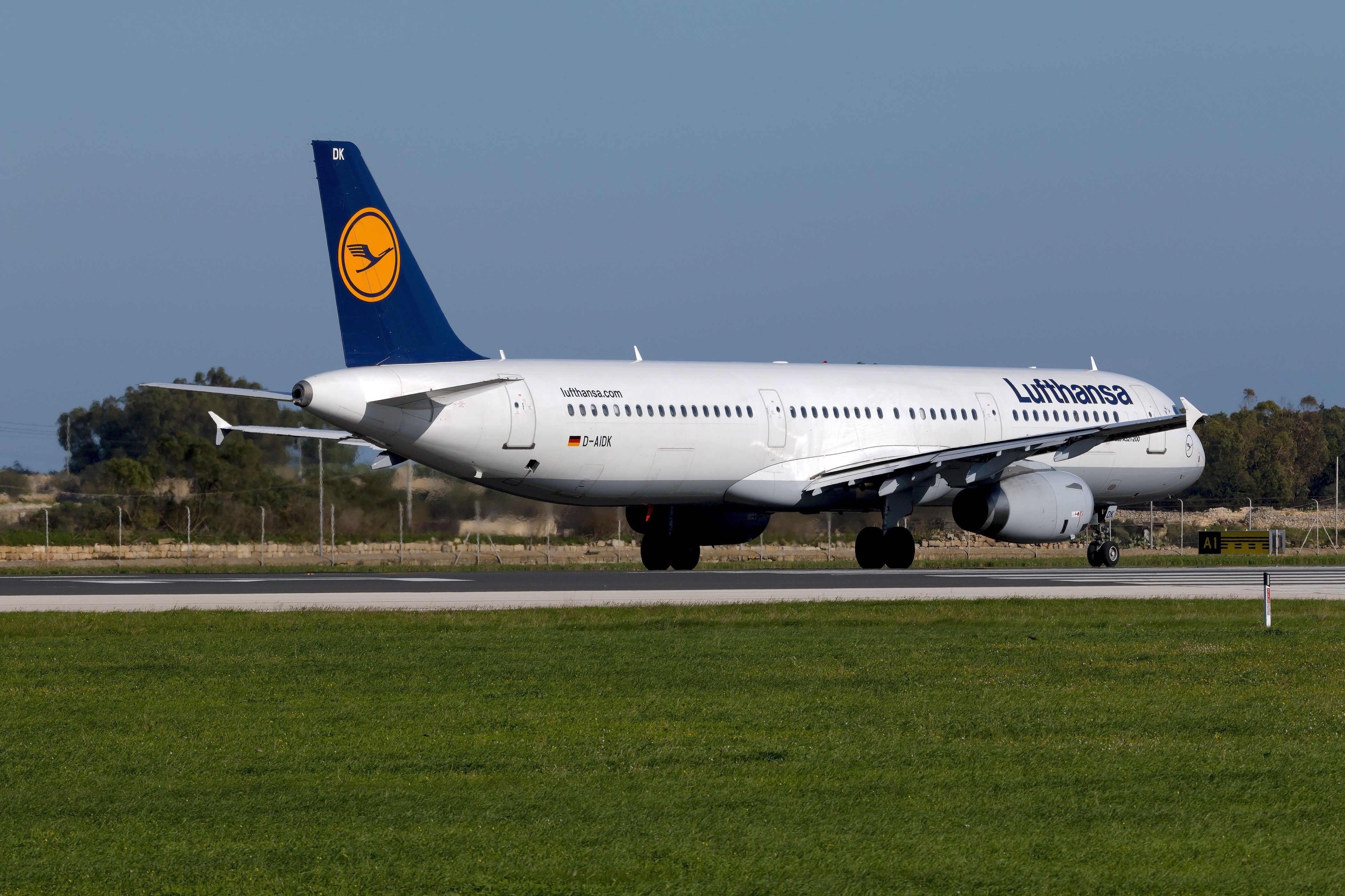 Lufthansa Airbus A321-131 lining up for takeoff.