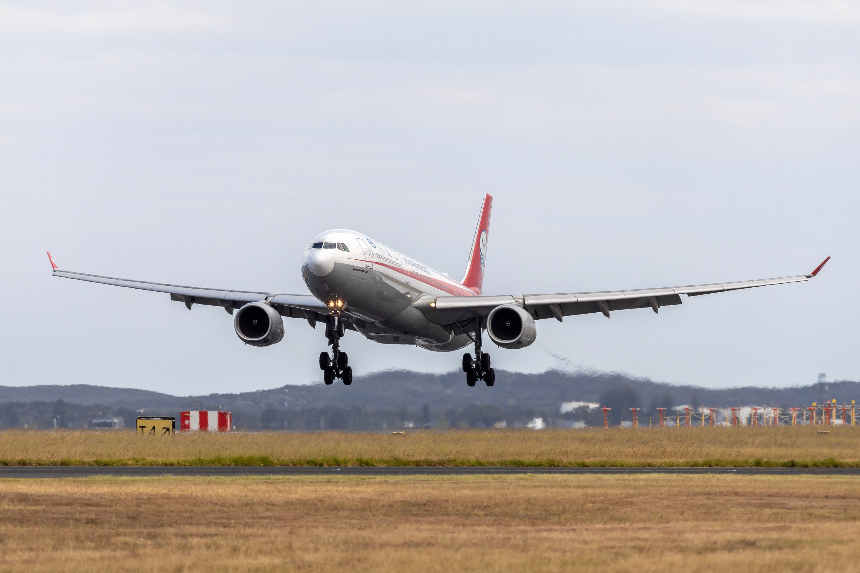 SICHUAN AIRLINES A330 3U3883 SYDNEY AIRPORT 301023