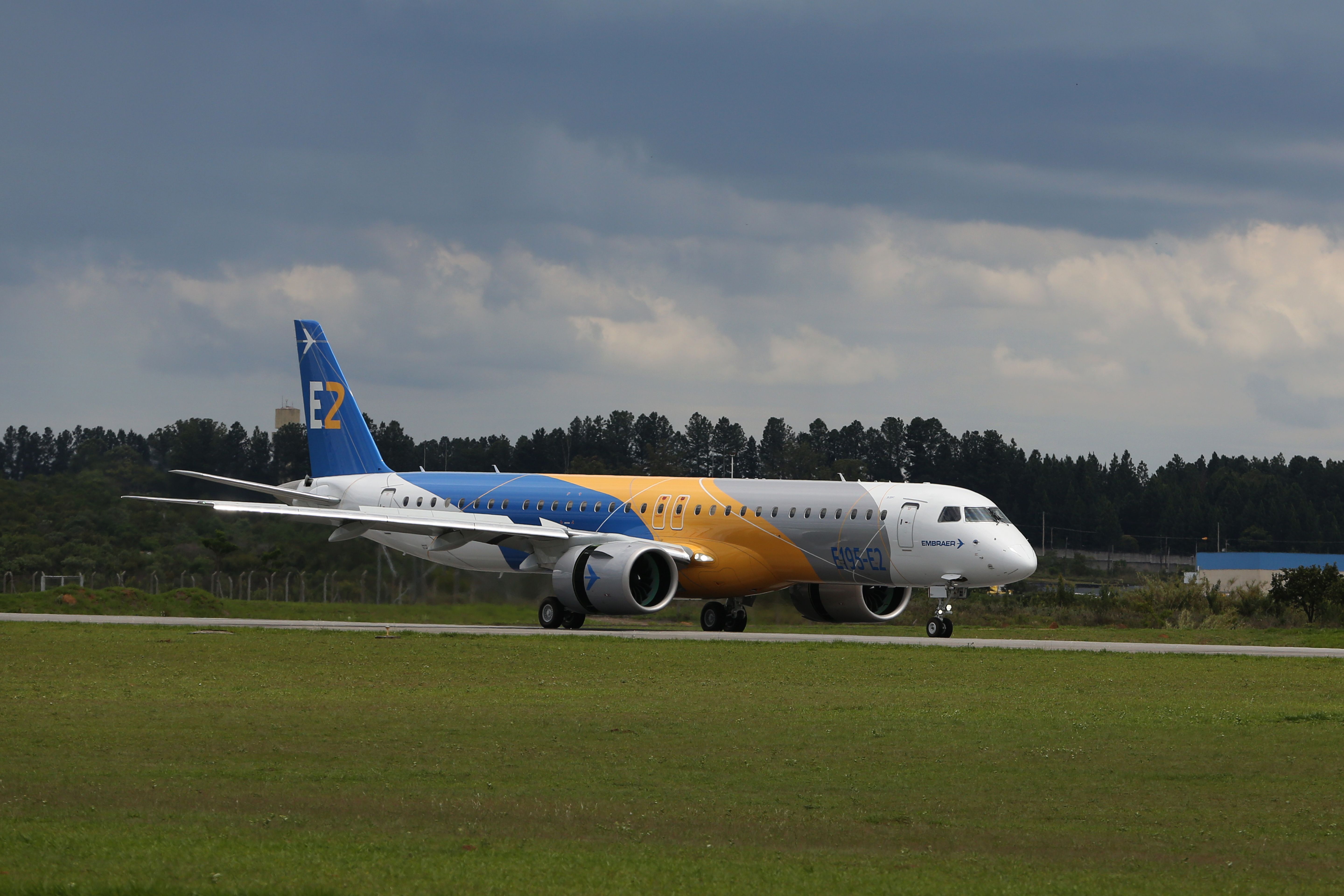 An Embraer E915-E2 in house livery on a taxiway.