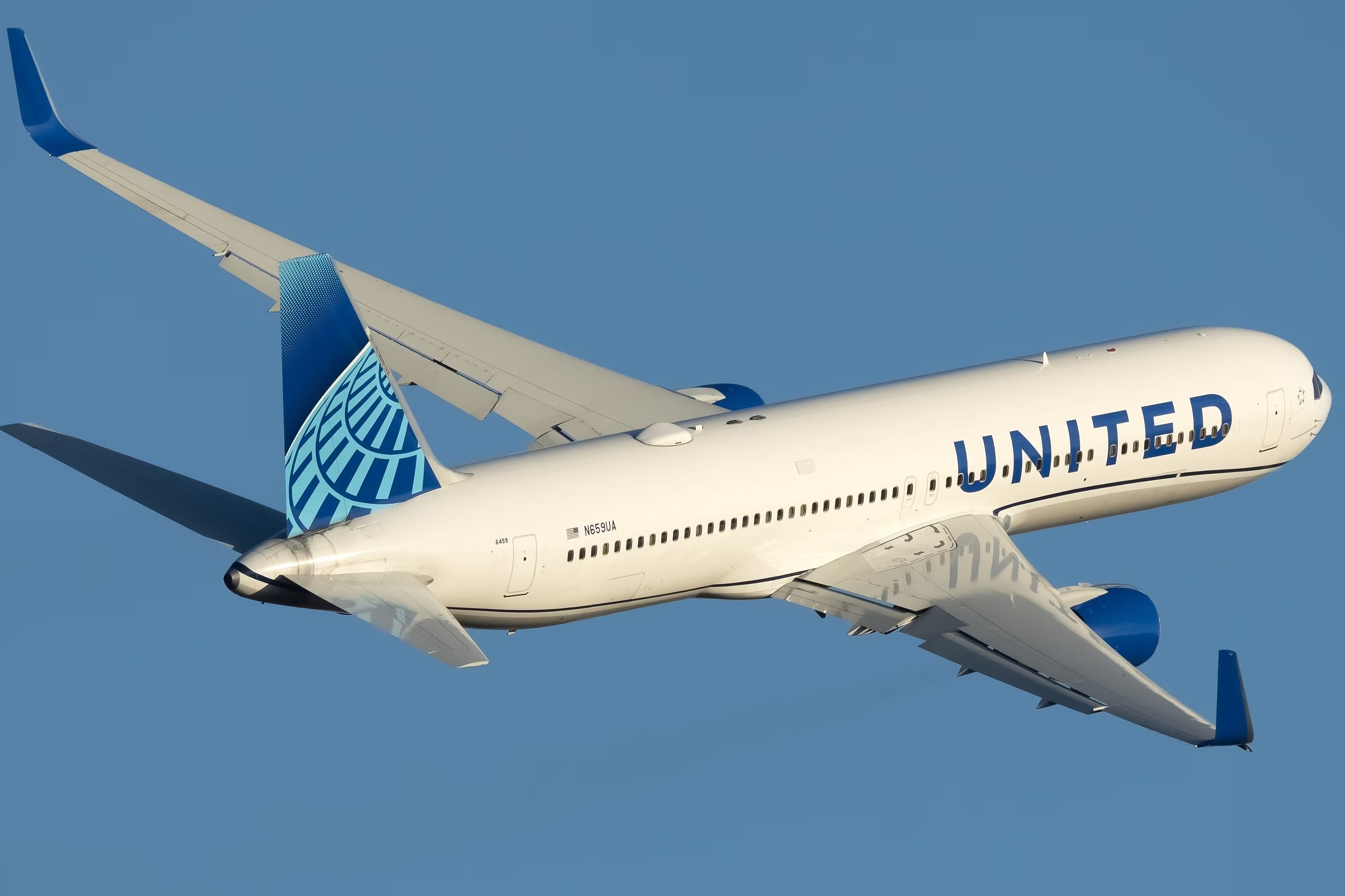 United 767-300ER taking off 3.2