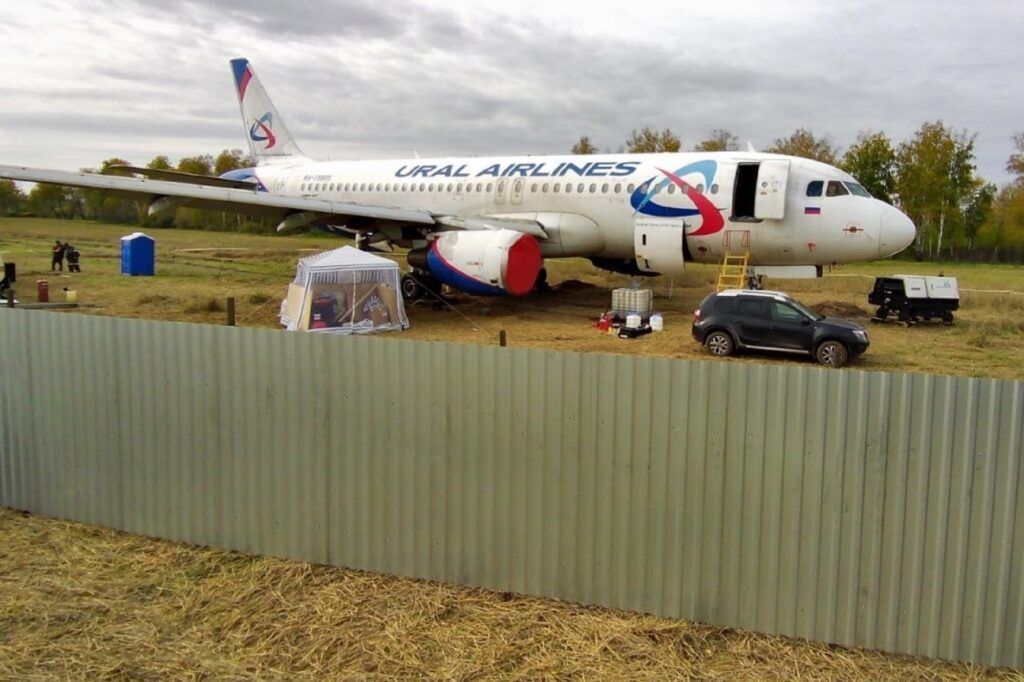 Ural Airlines A320 stuck in a field