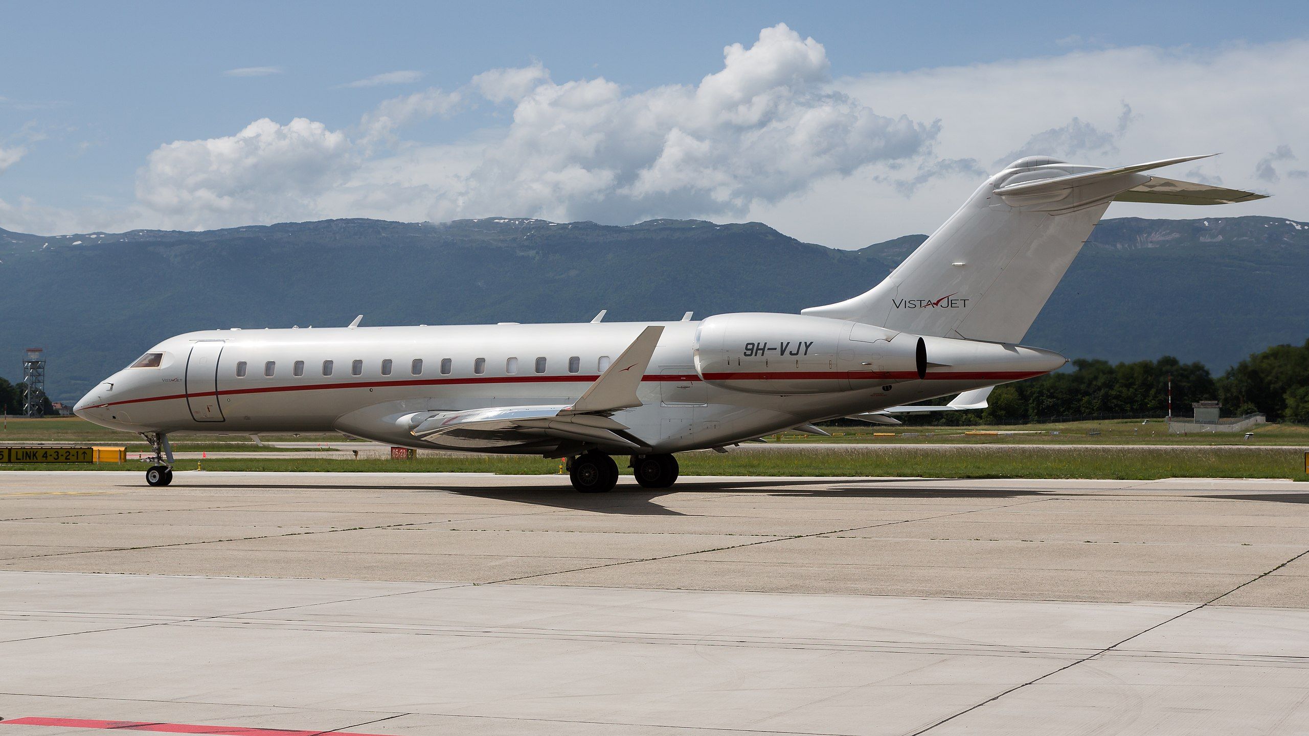 VistaJet Bombardier Global_6000